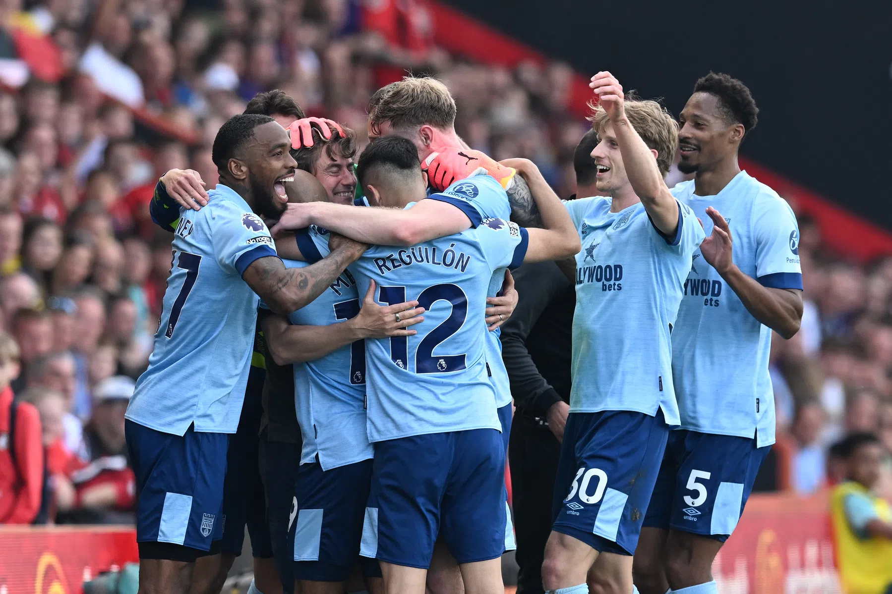 Emotionele Brentford-manager geraakt door actie van spelers