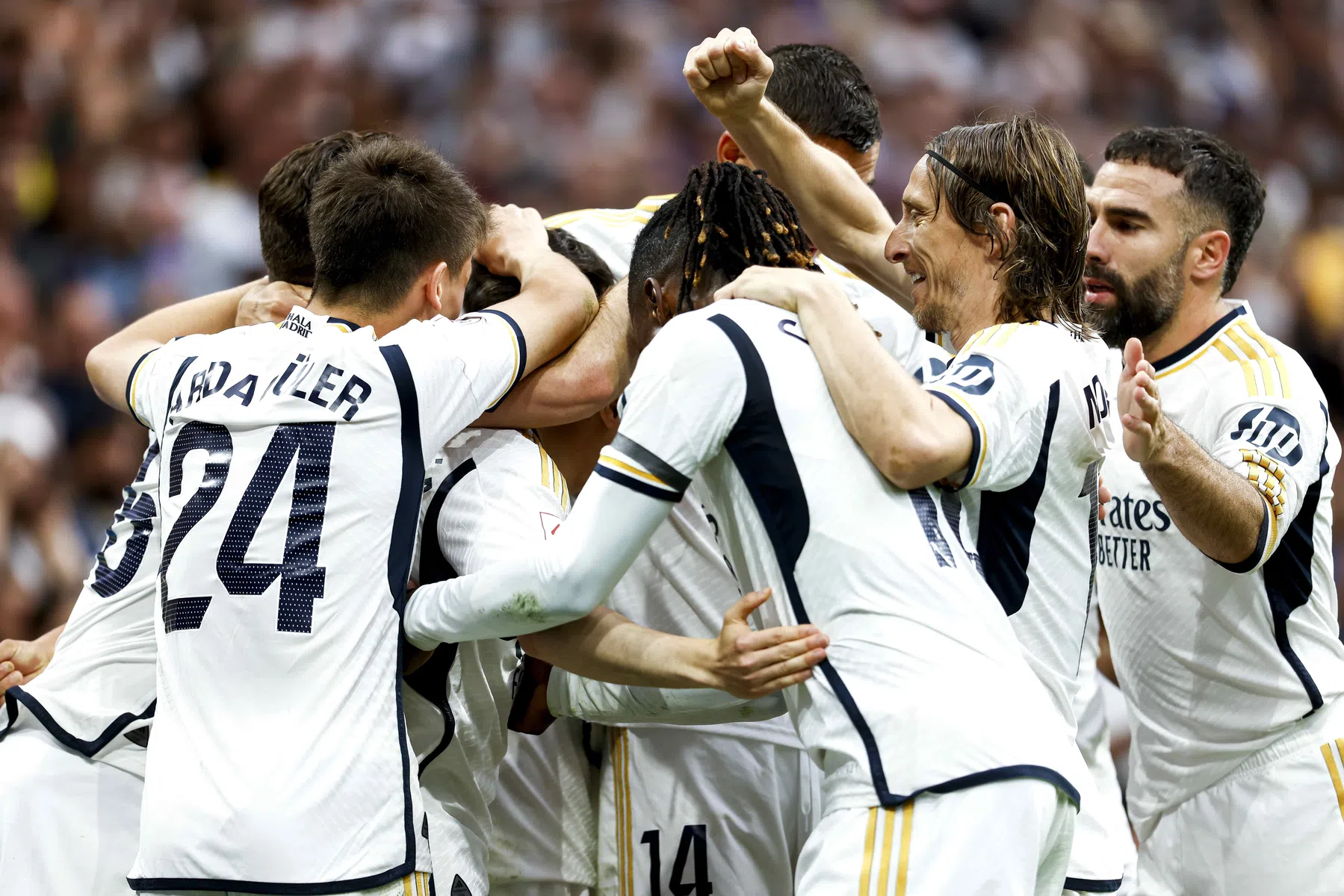 Real Madrid neemt in alle vroegte kampioenstrofee in ontvangst
