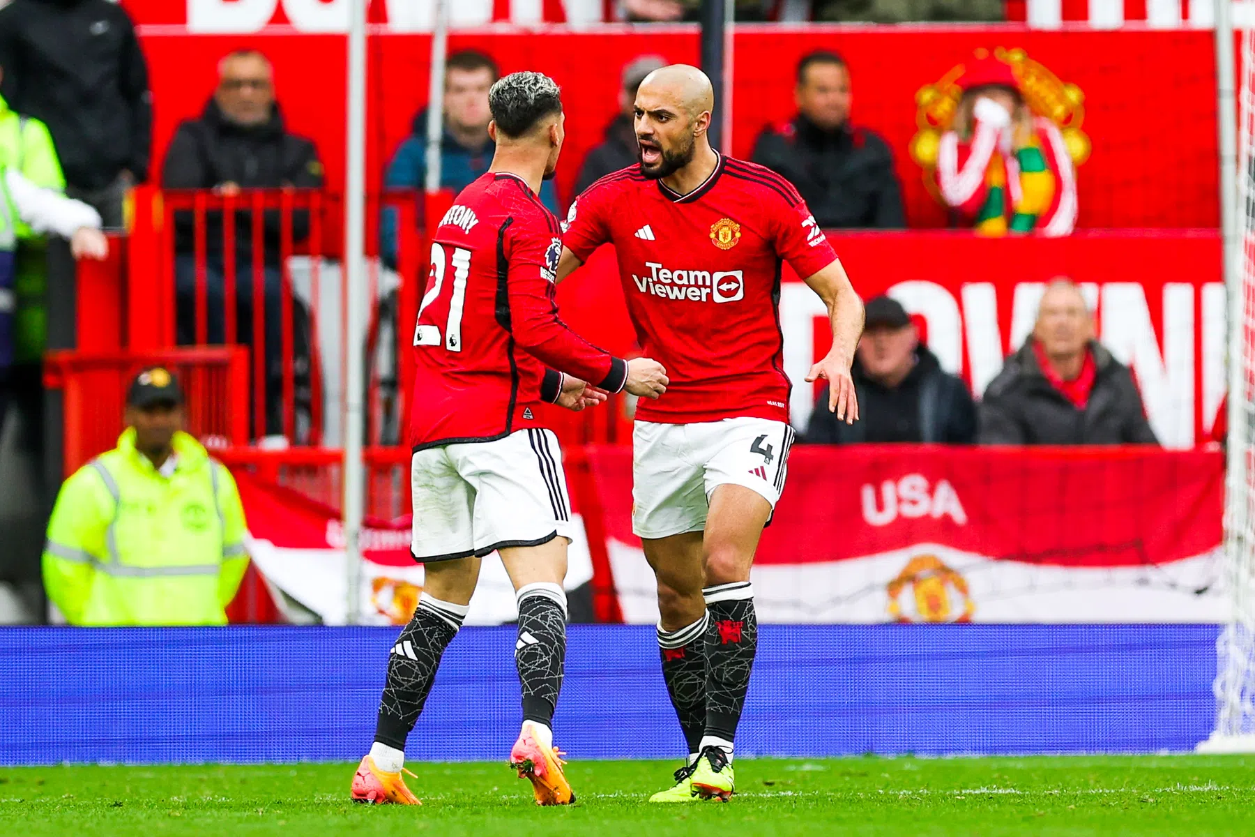 Complimenten Ten Hag voor Amrabat en linksback Antony