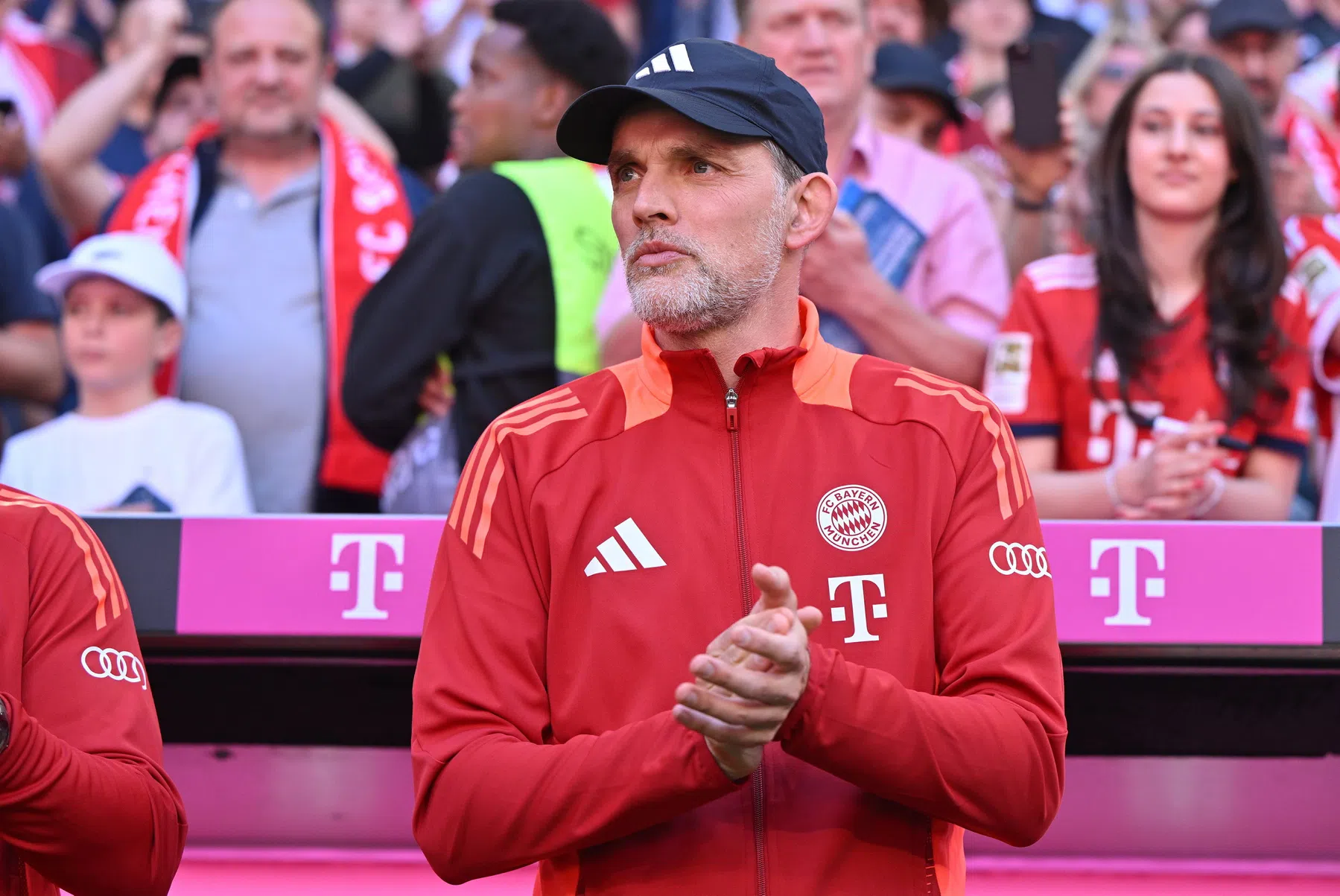 Gehavend Bayern herovert tweede plaats mede door scorende basisdebutant