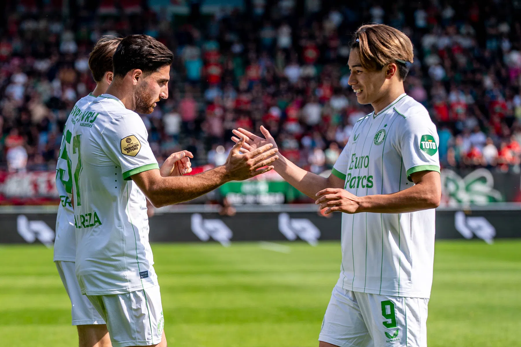 Ueda op schot als basisspeler: 'Volgend jaar eerste spits van Feyenoord'