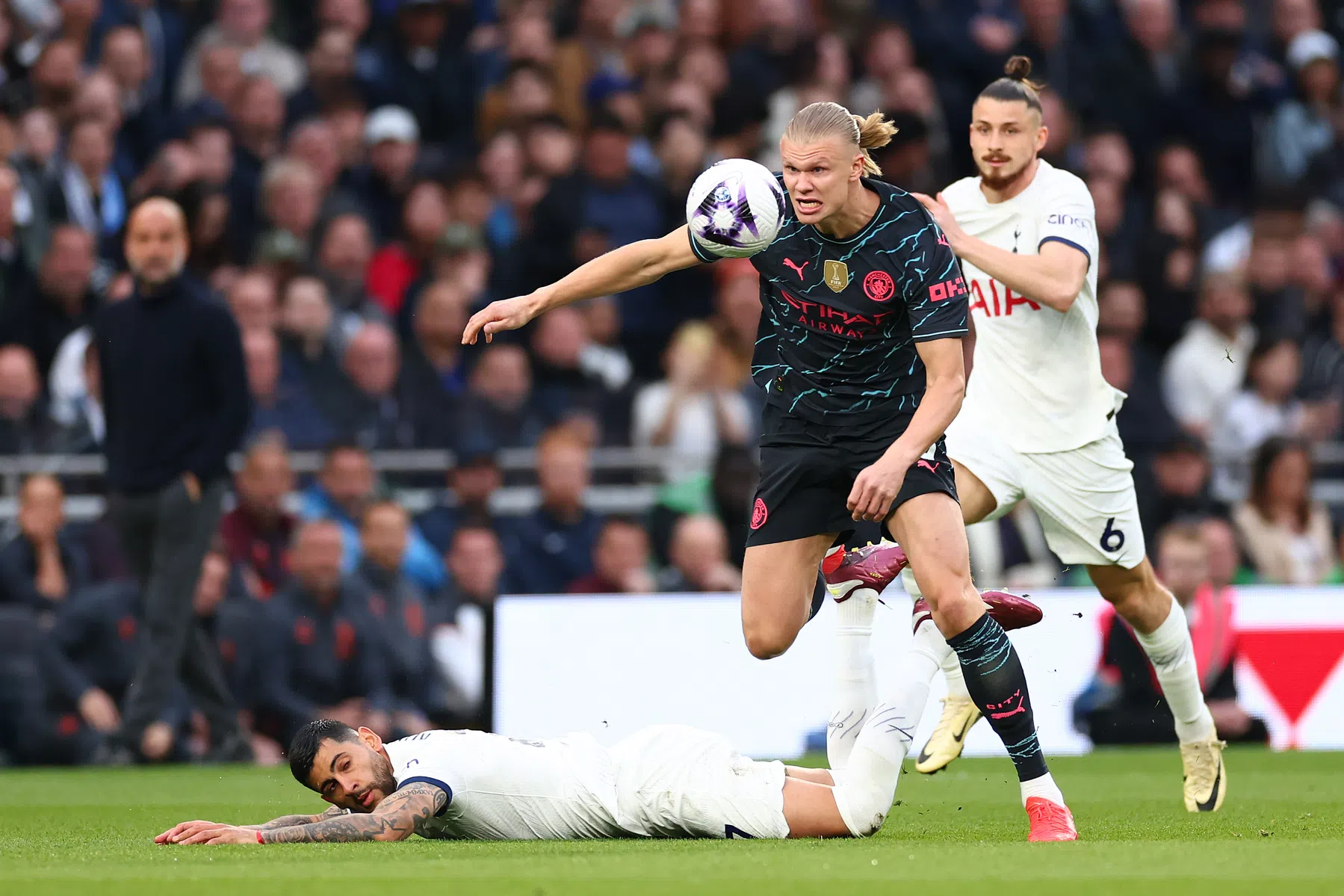 Haaland schiet City tegen Spurs op poleposition voor kampioenschap