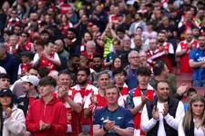 Thumbnail for article: Arsenal-ultra's zetten zichzelf voor schut met vuurwerkshow bij hotel