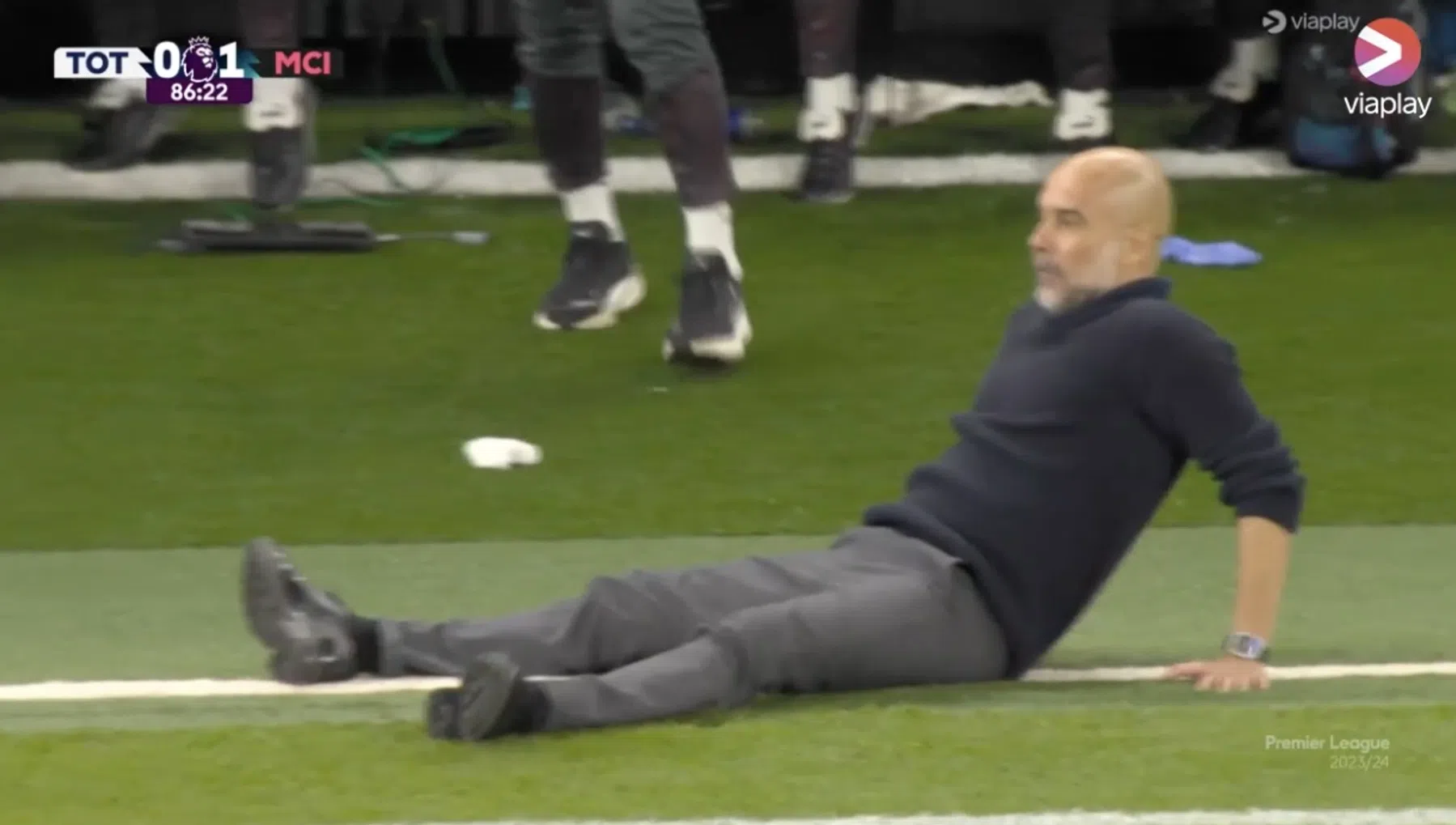 Guardiola gaat naar de grond na gigantische kans Son