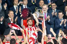 Thumbnail for article: Veel tranen en 27.000 fans in San Mamés bij uitzwaaien Athletic-icoon
