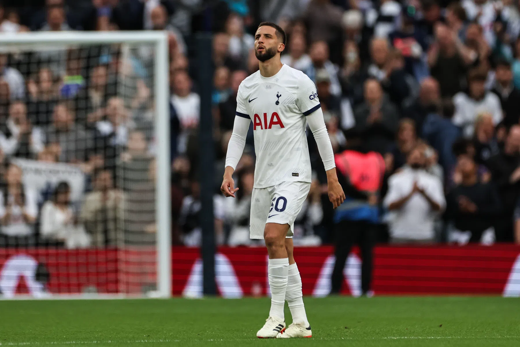 De beelden: Bentancur ontploft na wissel tegen Manchester City