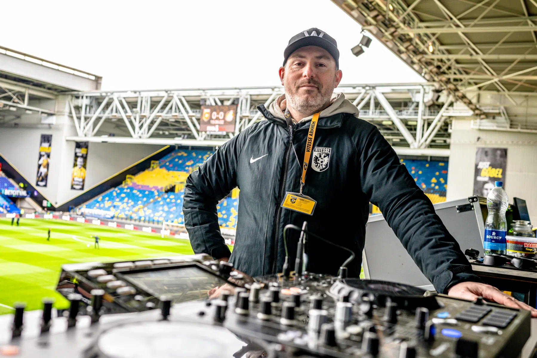 Huis-deejay, verzamelaar en toegewijd: Walter Witlov lijdt mee met Vitesse