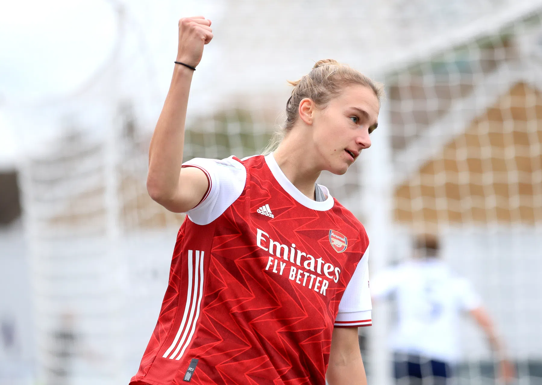 Miedema neemt afscheid van Arsenal met treffer, Chelsea op doelsaldo kampioen