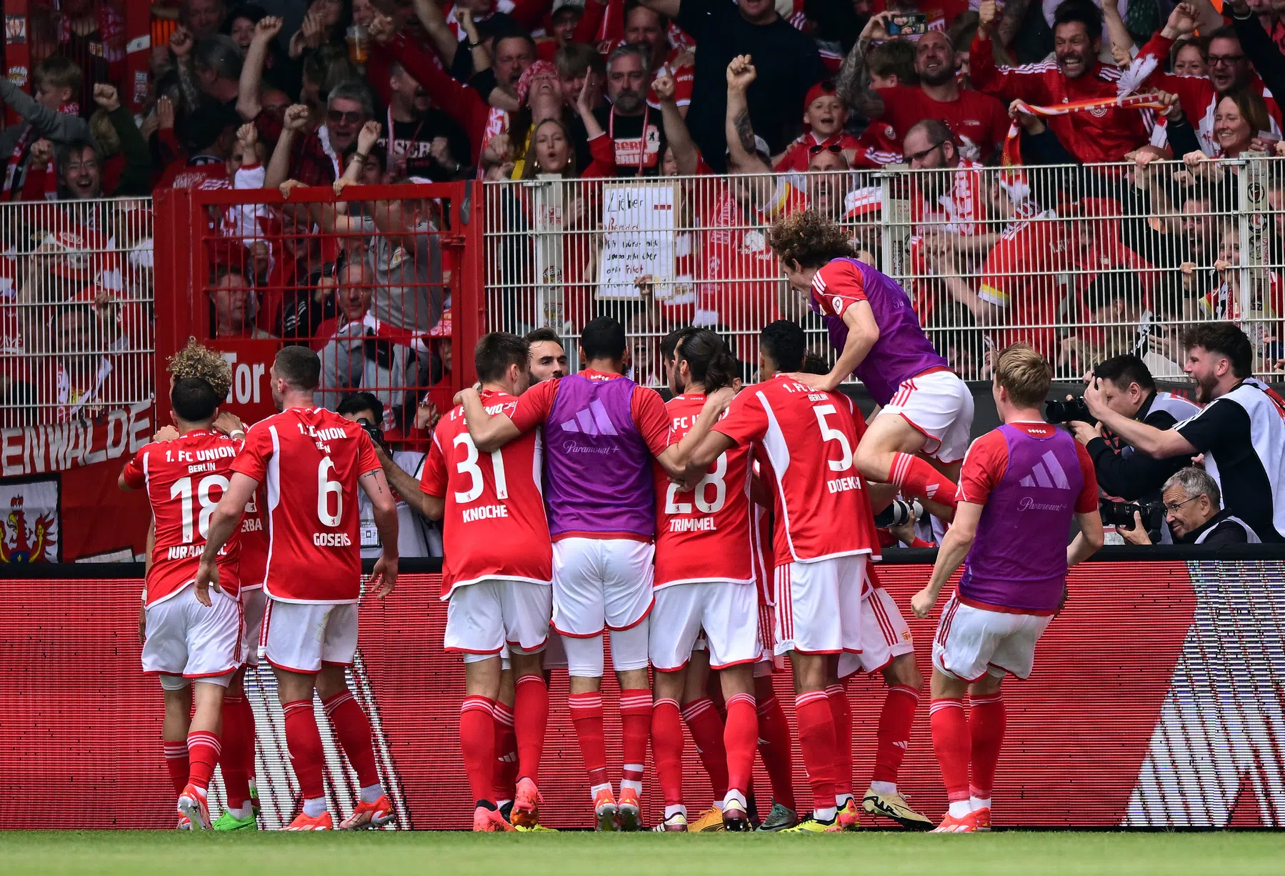 Doek valt voor Köln, Union Berlin ontloopt play-offs na zinderende ontknoping