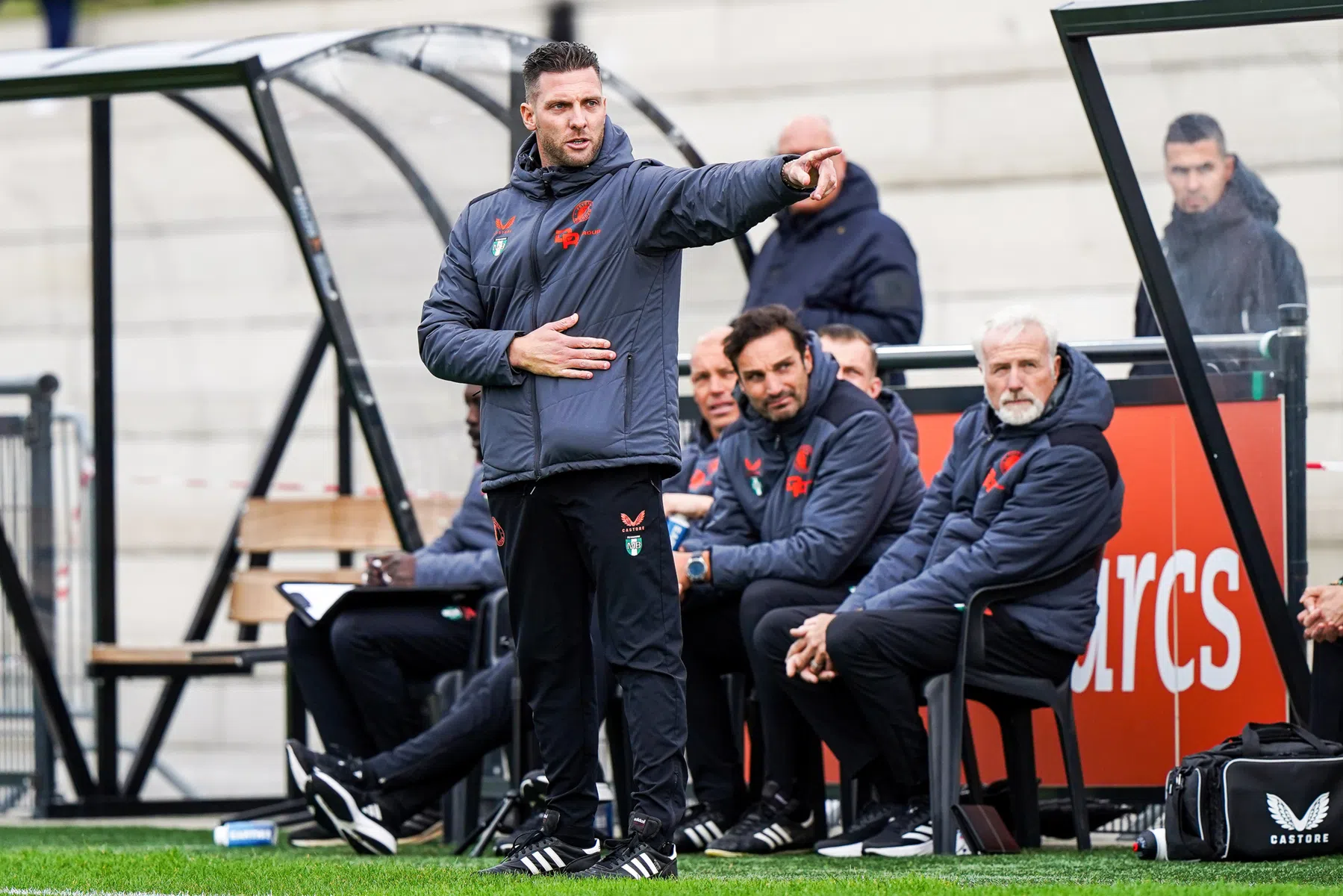 Jong Feyenoord en de complexe weg omhoog in de voetbalpiramide