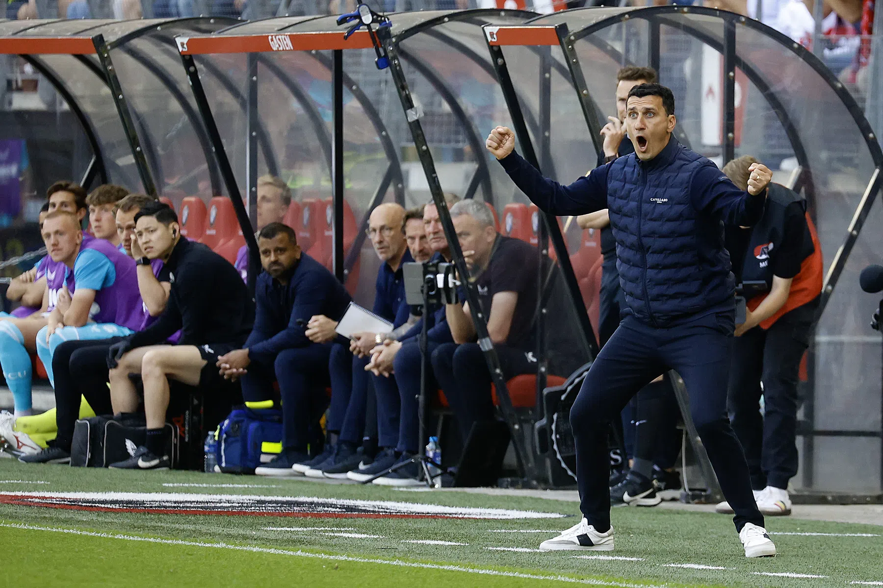 Martens blijft hoofdtrainer AZ