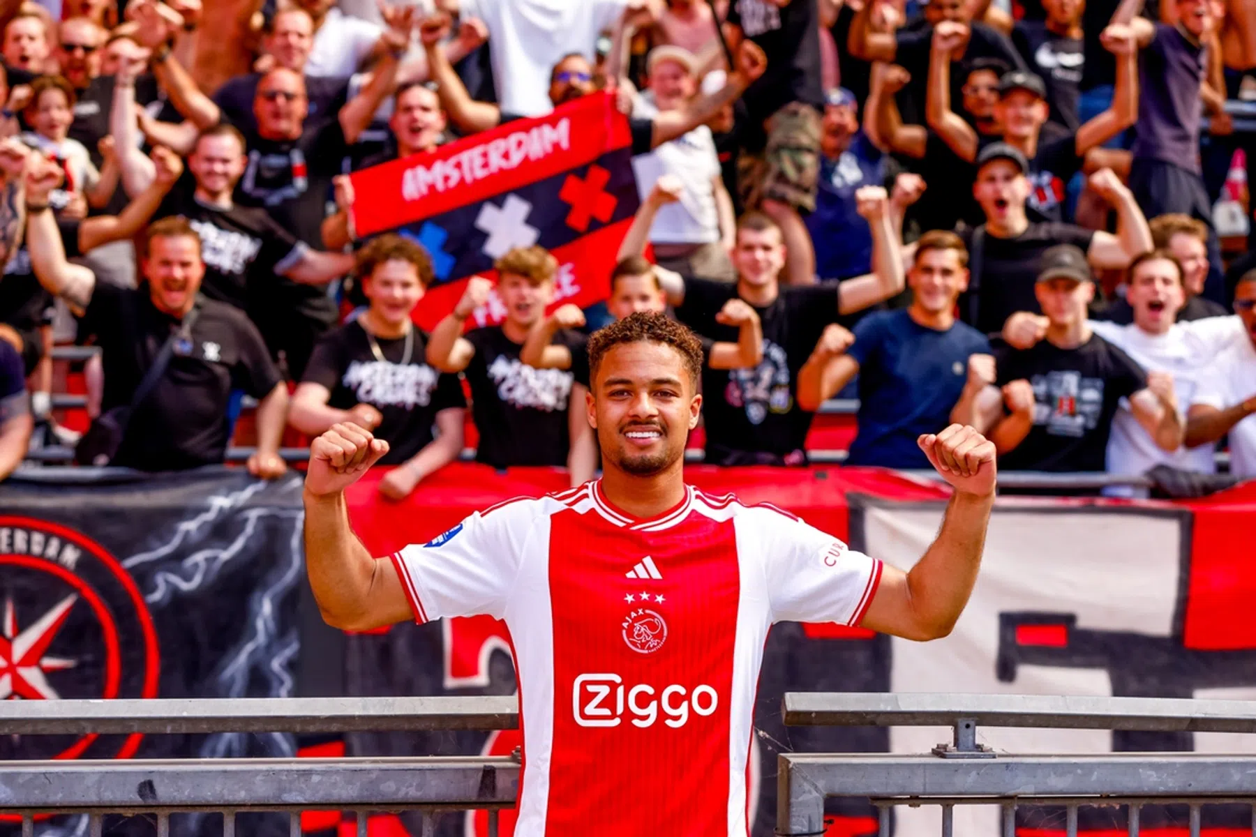 Rensch weerlegt geruchten over Ajax-exit: 'Wilde de fans bedanken'