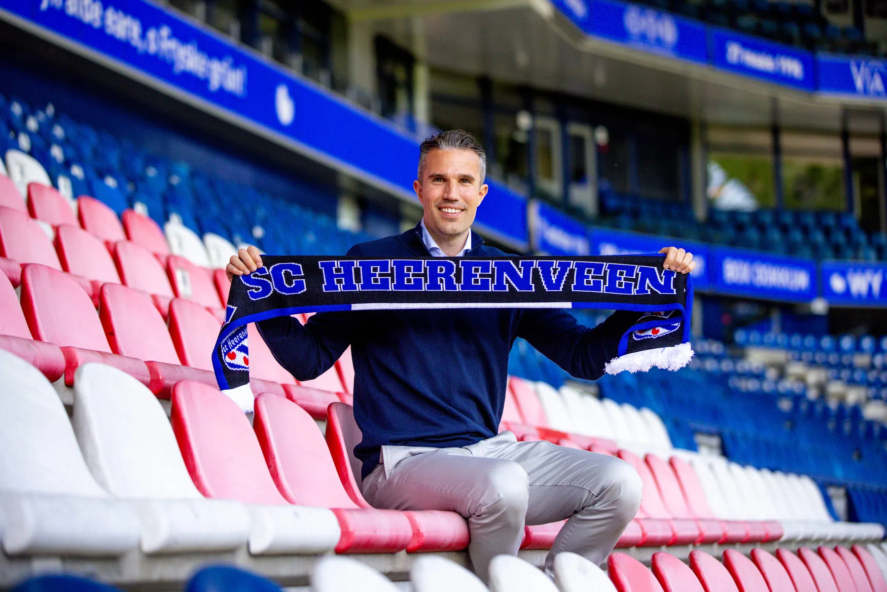 Robin van Persie kiest voor de aanval bij SC Heerenveen