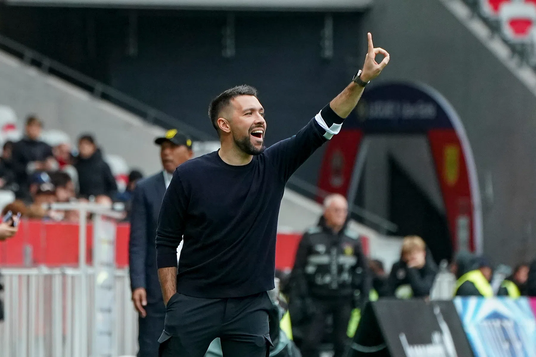 Farioli wil geen tijd verliezen bij Ajax: 'Voorbereiding is al begonnen'