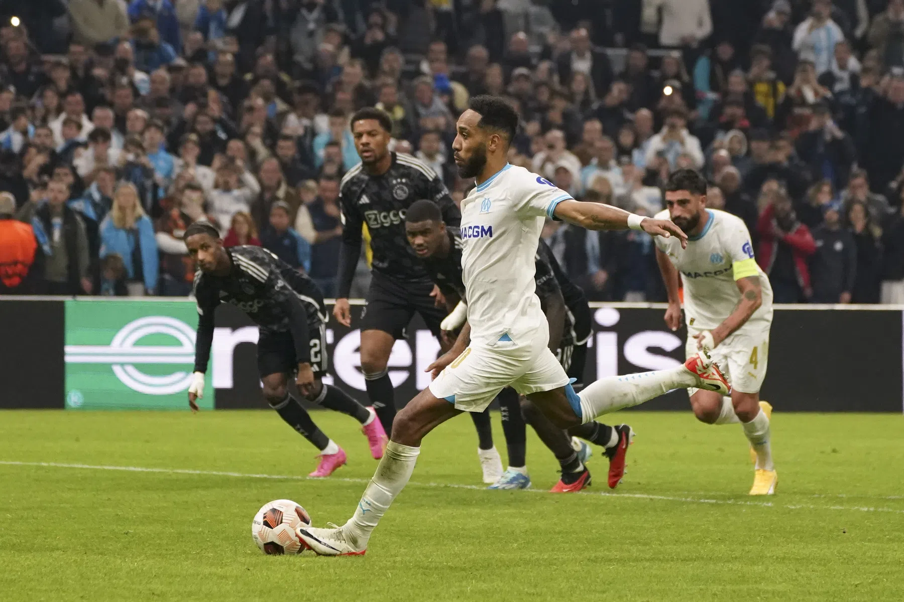 Ajax-plaaggeest Aubameyang beloond voor EL-campagne