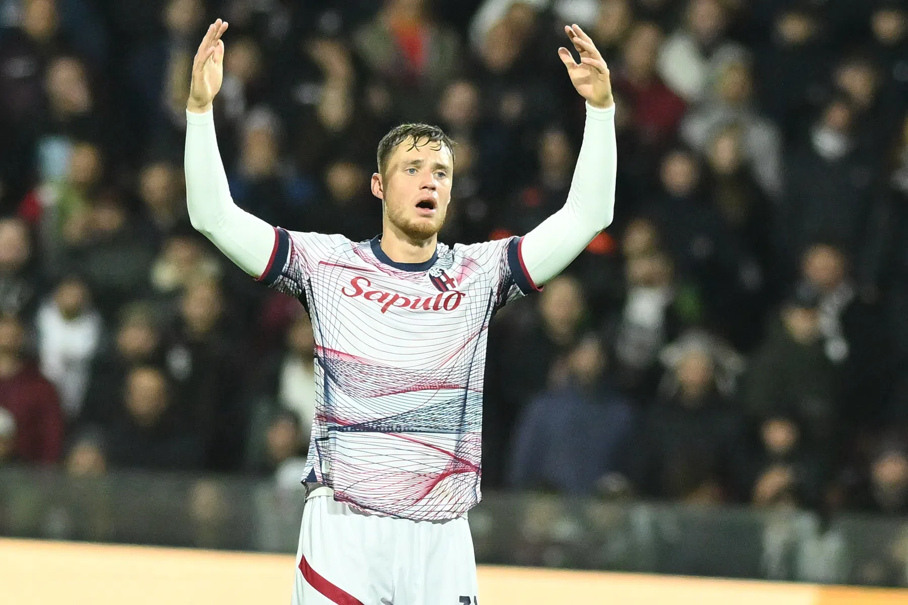 AZ-weerzien in Italië: Gudmundsson straft fout Beukema af