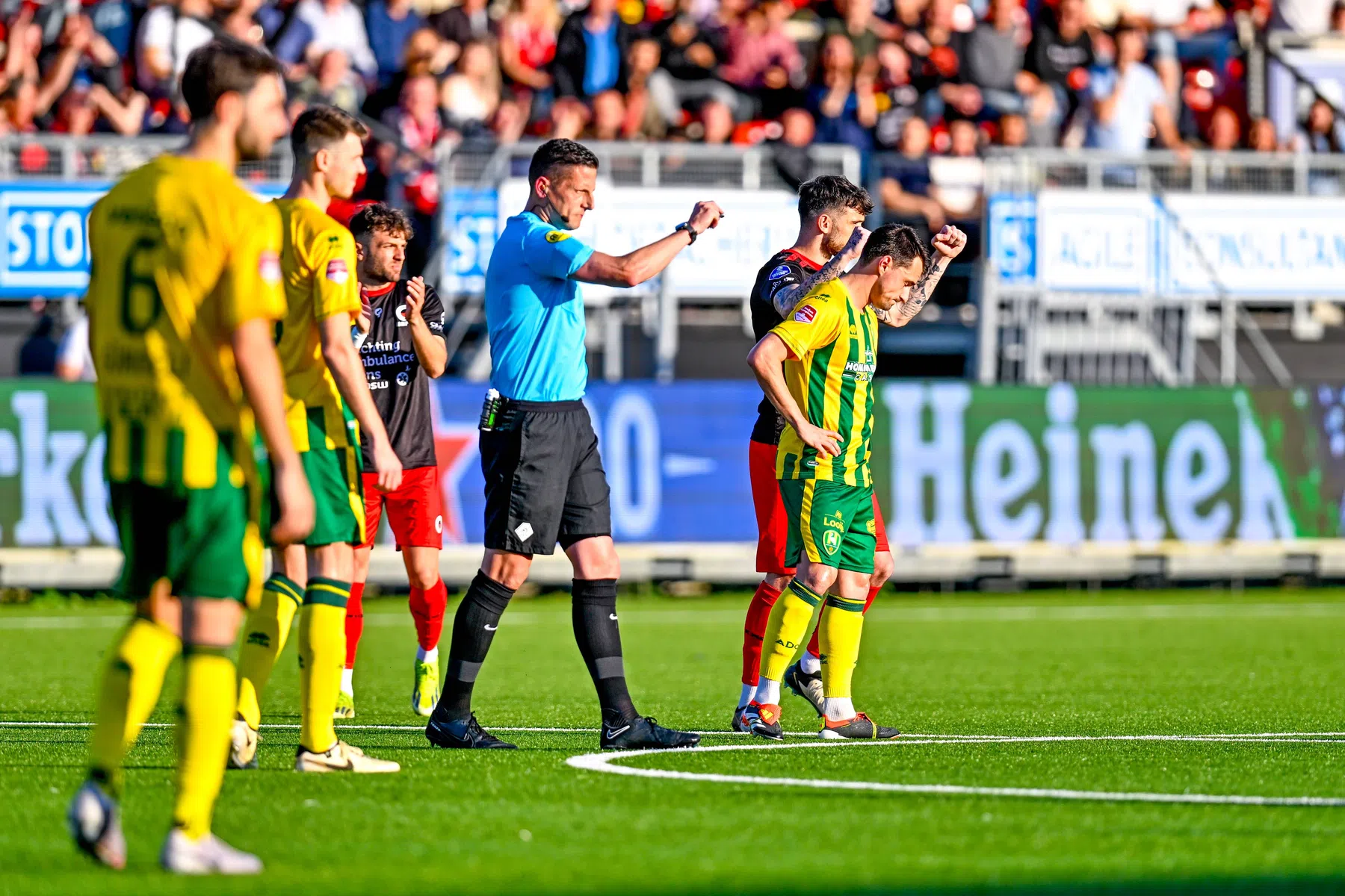 ADO-aanhang zorgt ervoor dat duel met Excelsior gestaakt moet worden 