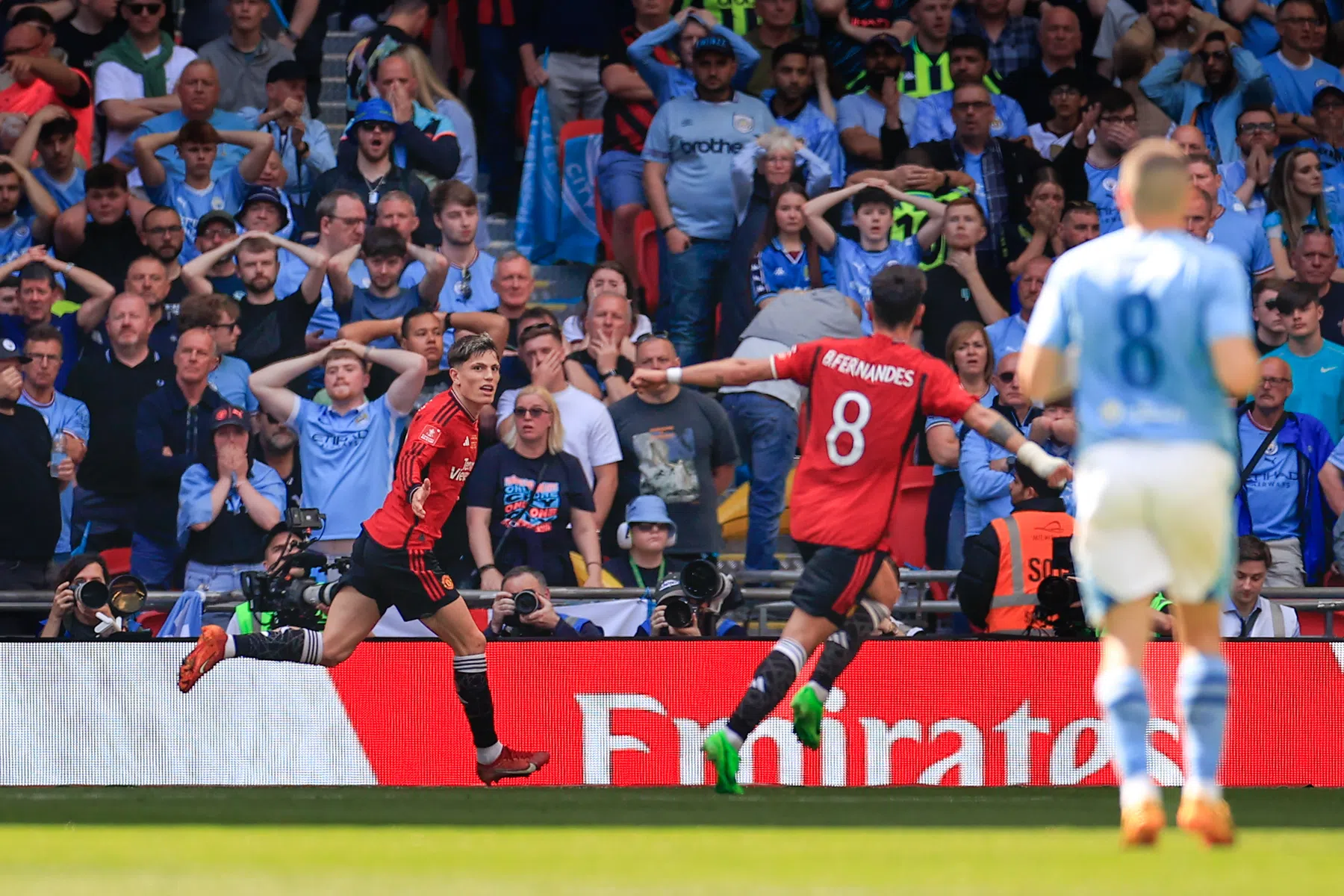 Ongekende luxe voor Ten Hag: United na eerste helft op rozen tegen City