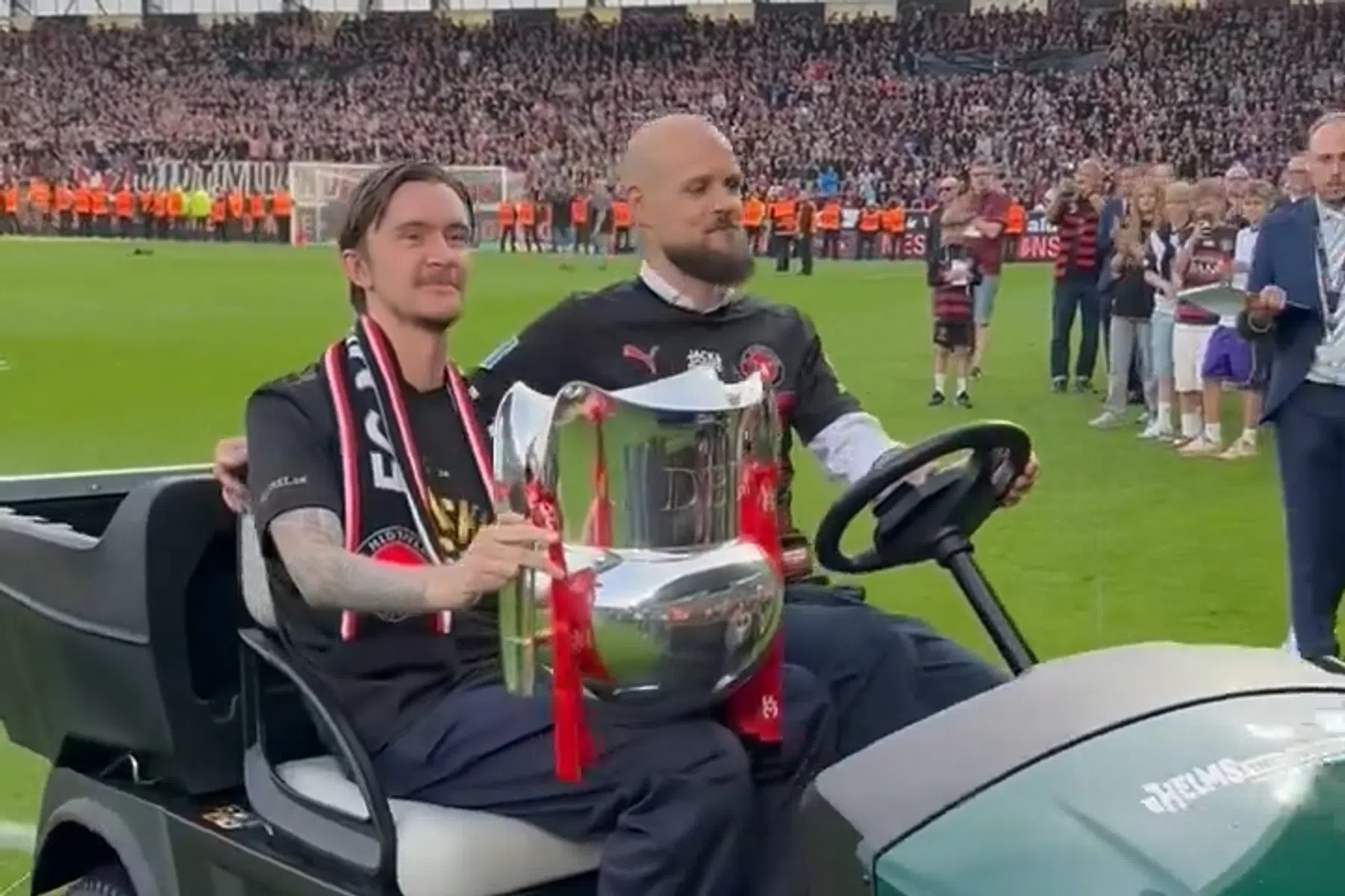 Deens titelfeest opgeluisterd door Olsson, die herstelt van hersenaandoening