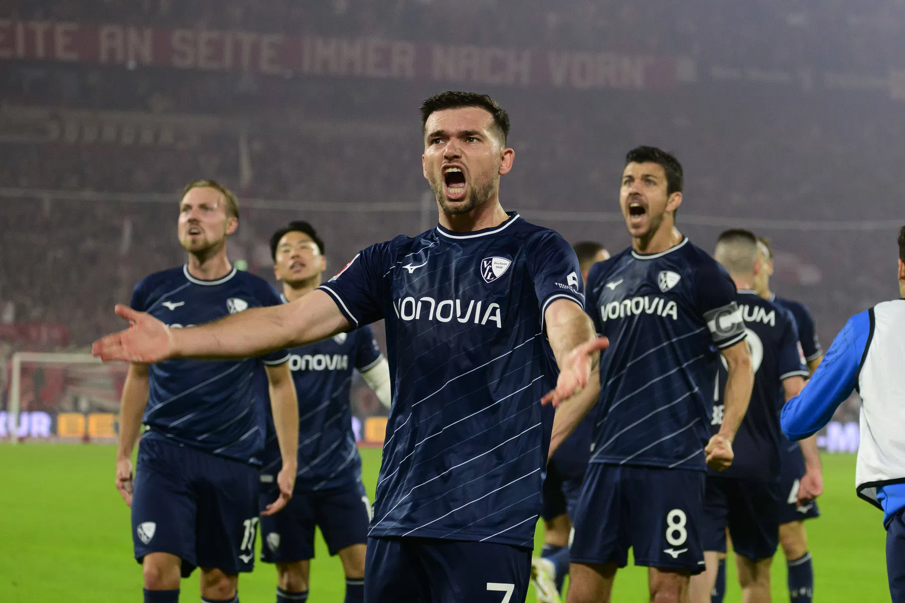 Krankzinnige ontknoping: Bochum herrijst en blijft in Bundesliga