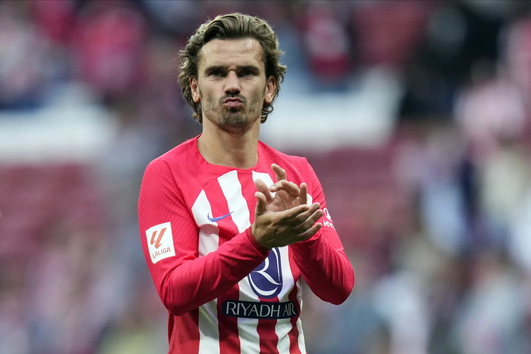 Griezmann stelt Atlético-fans gerust en lacht om kritiek op 'saai' Frankrijk