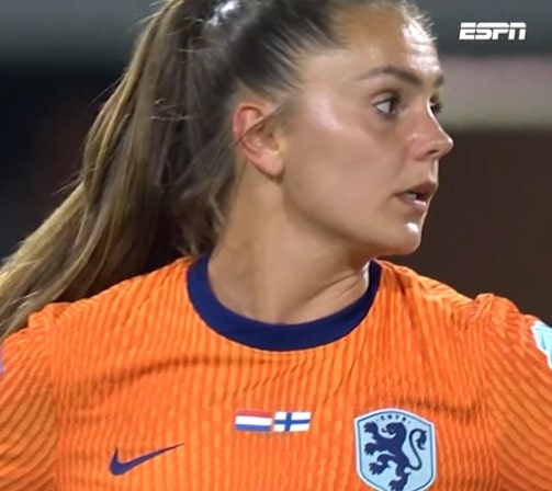 Mooie beelden uit Rotterdam: afzwaaiende Martens krijgt afscheidswissel