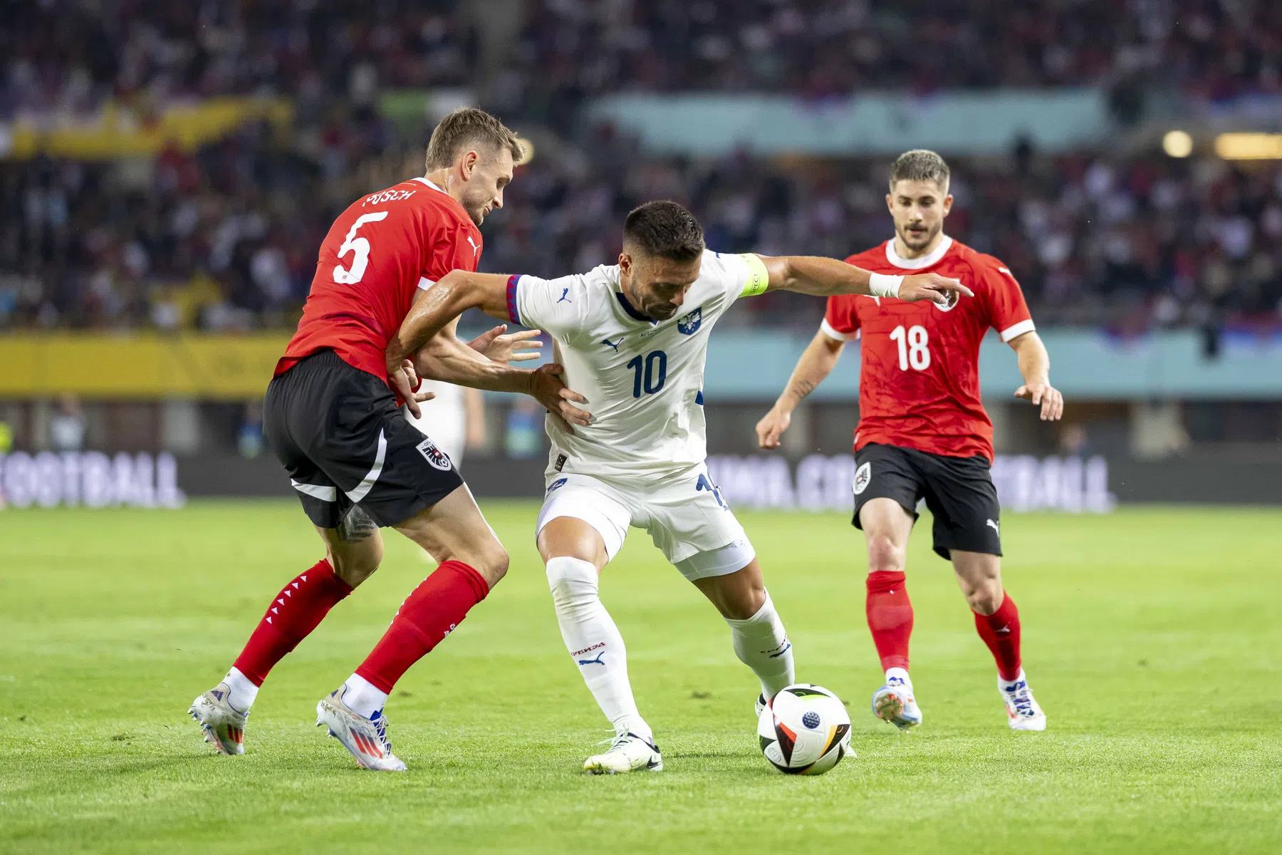Winnend Oostenrijk geeft met wervelende openingsfase signaal aan Oranje af
