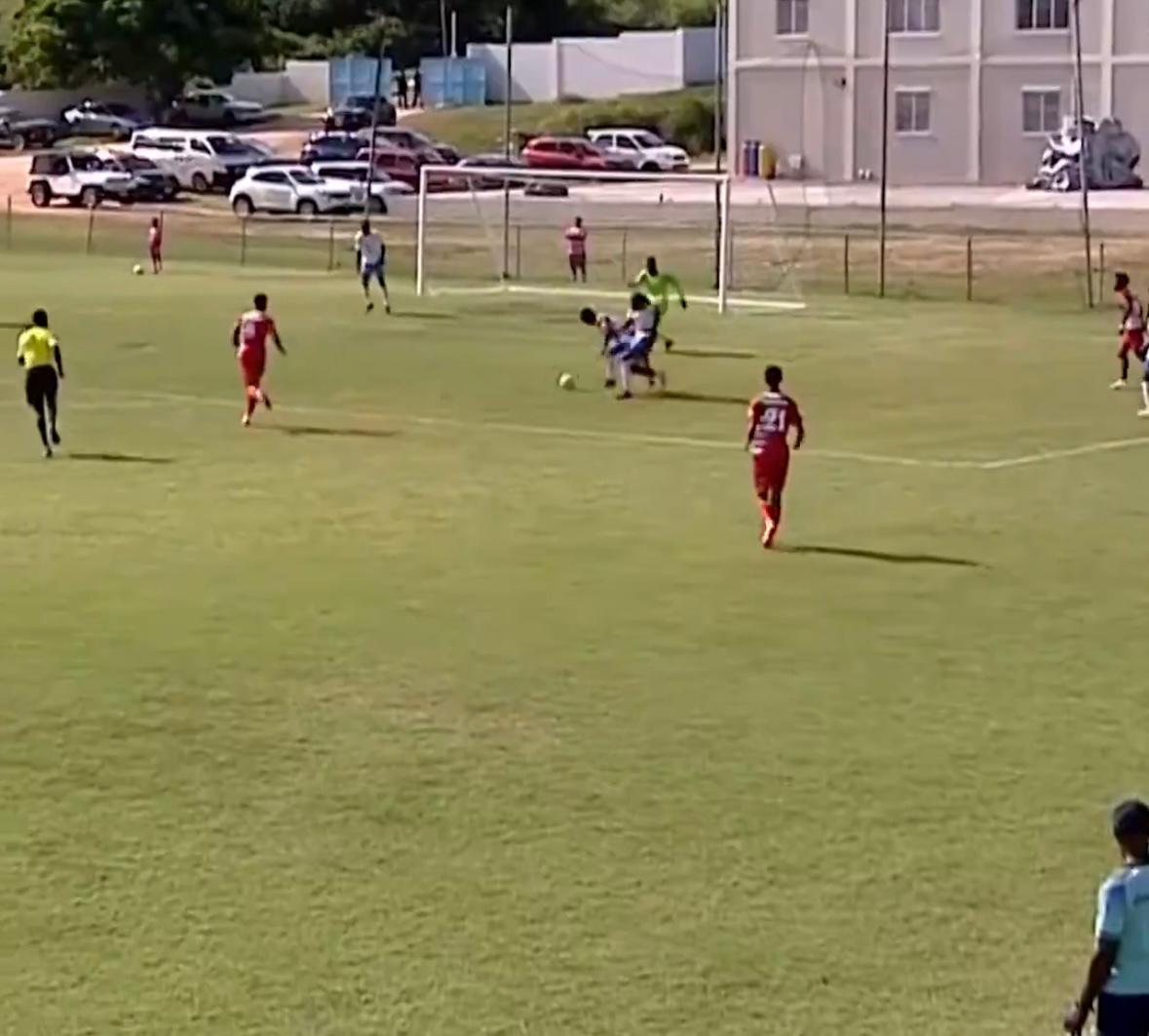 Vaessen wint weer met Suriname ondanks strafschopmirakel