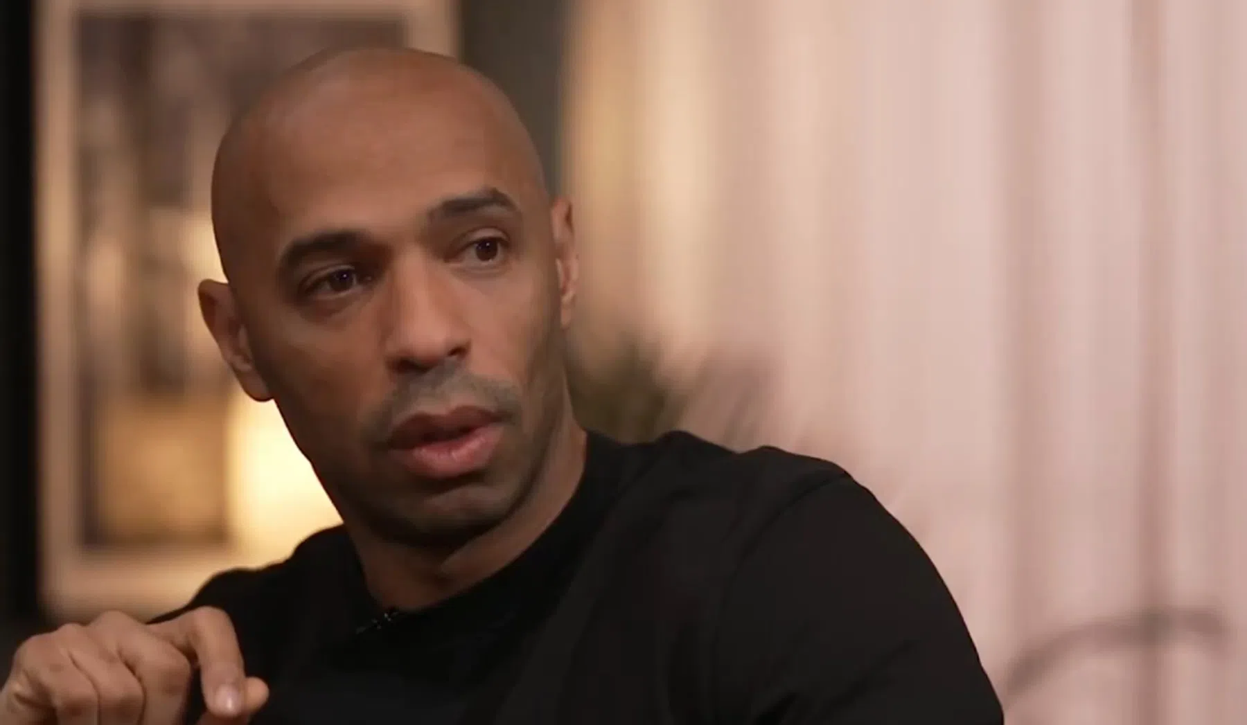 Henry vertelt hoe zijn held Van Basten zijn kijk op voetbal heeft veranderd