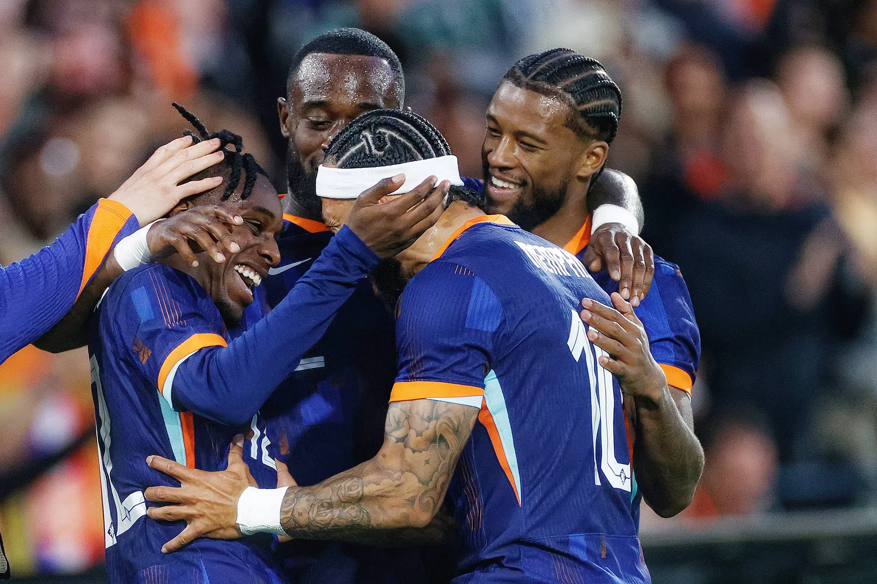 Koeman bespreekt fysieke staat van zijn groep en rechterflank