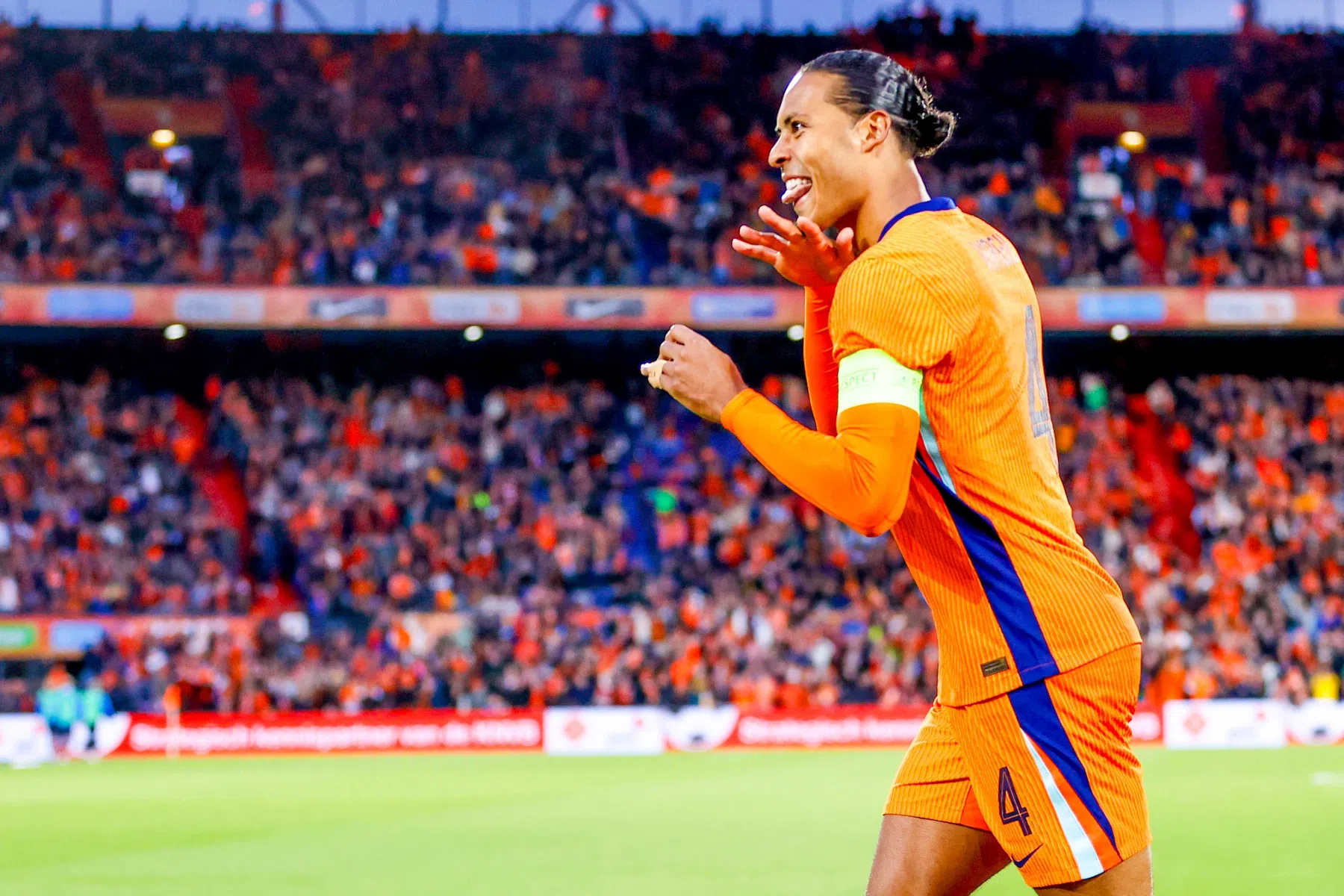 Van Dijk blij met Oranje, maar baalt toch: 'Dat is écht een smet op de avond'
