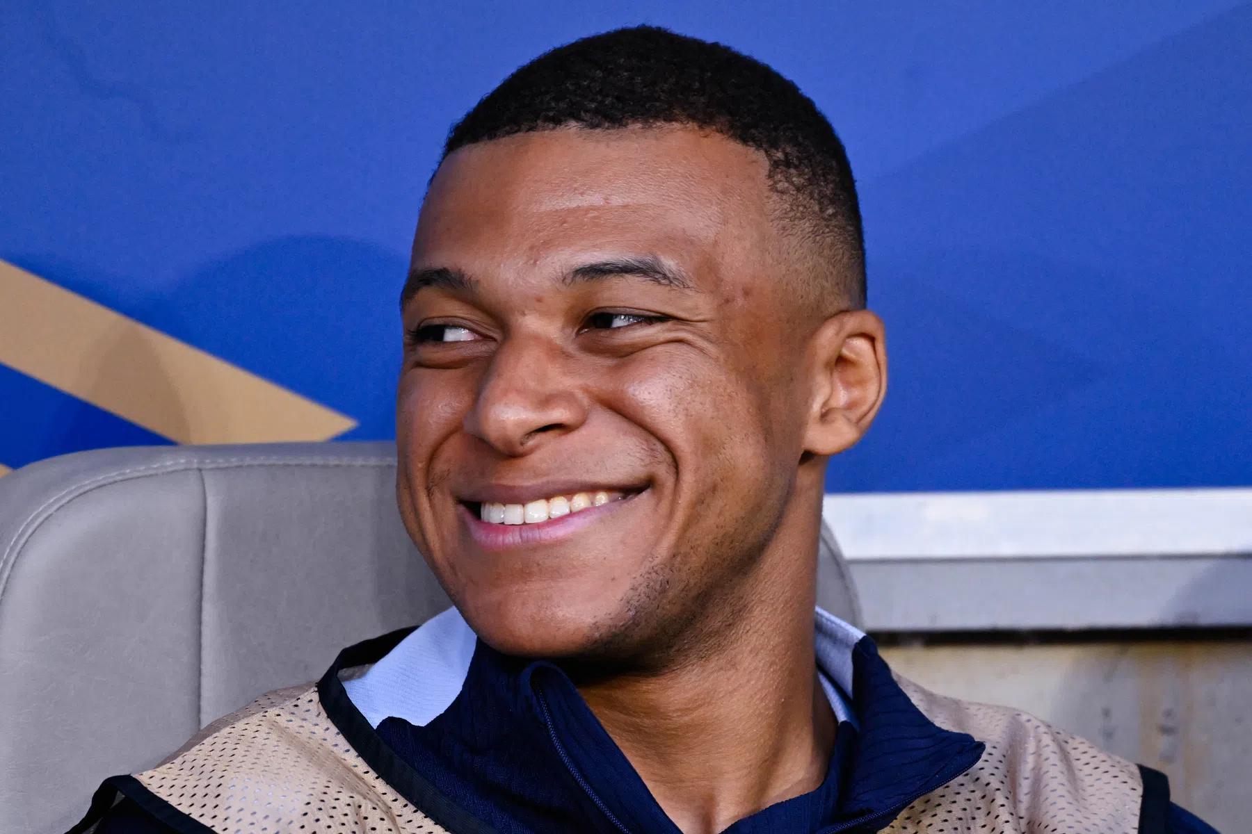 Mbappé slaat training Frankrijk over, maar deelt wel handtekeningen uit