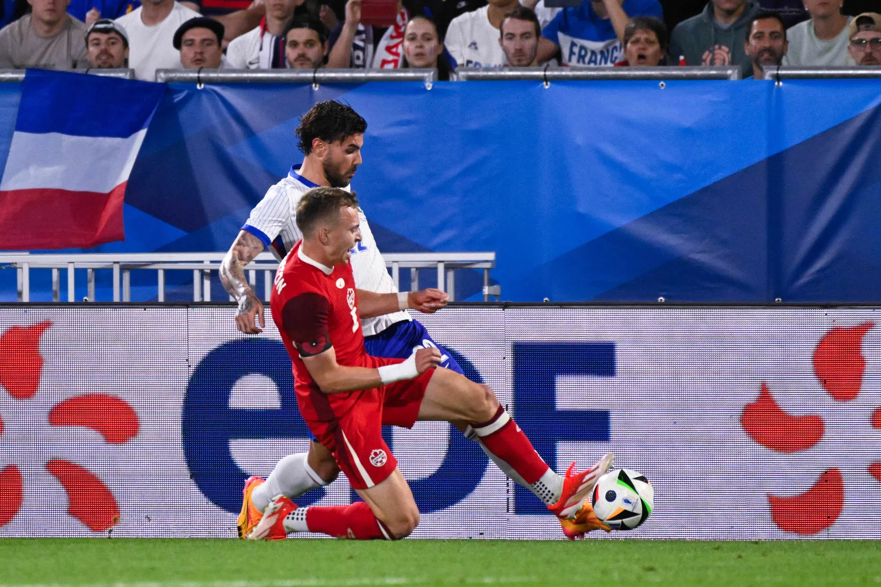 Mogelijke streep door pikant weerzien: Hernández breekt training af