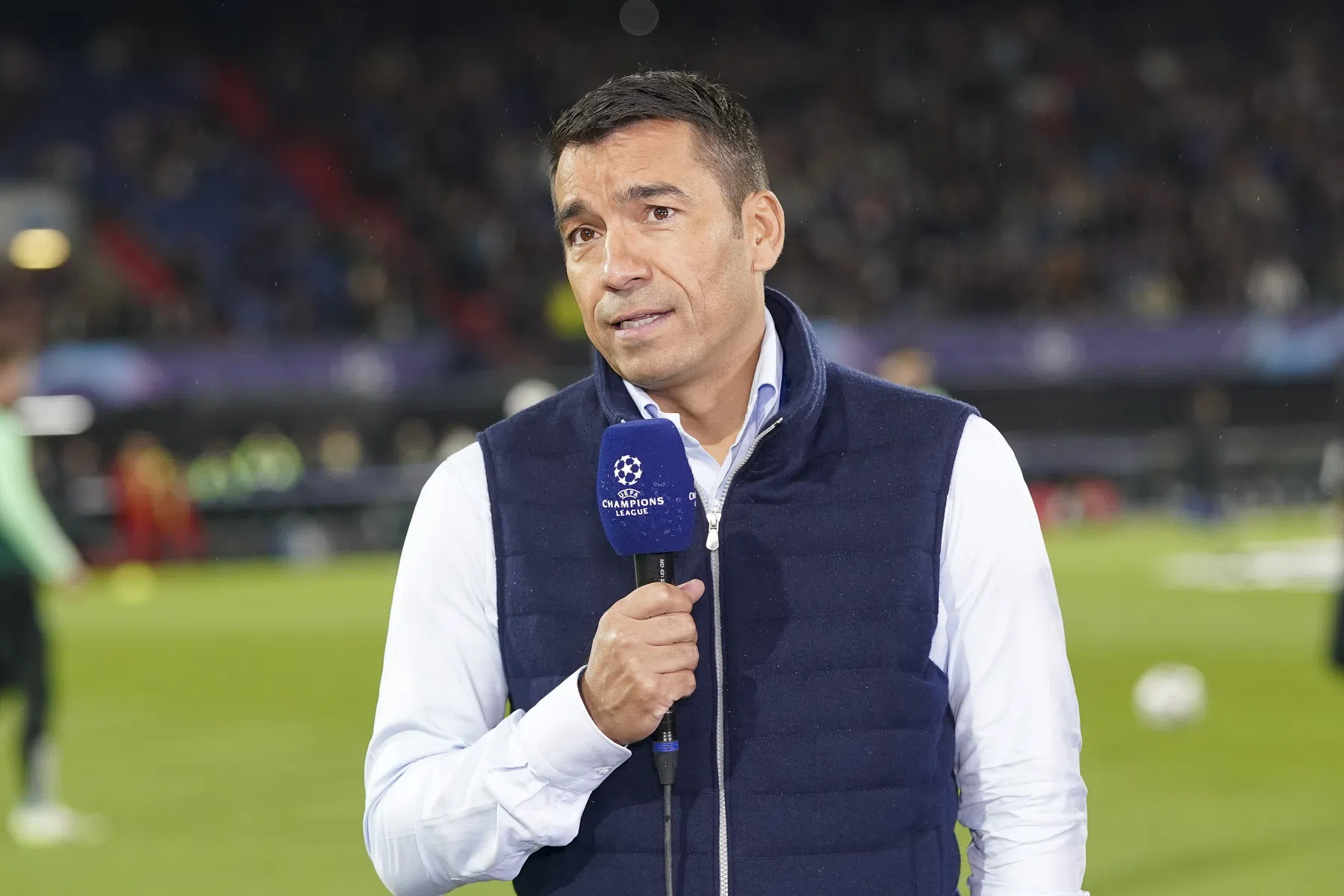Van Bronckhorst bespreekt doelstellingen bij presentatie in Turkije