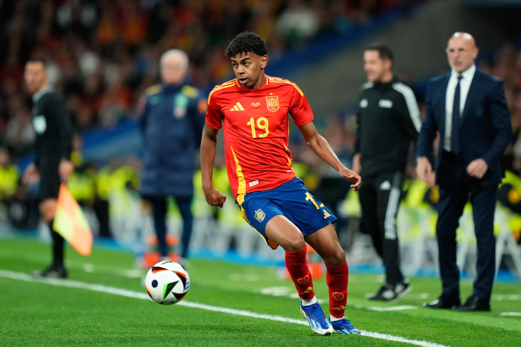 Wonderkind Yamal (16) jongste EK-speler ooit