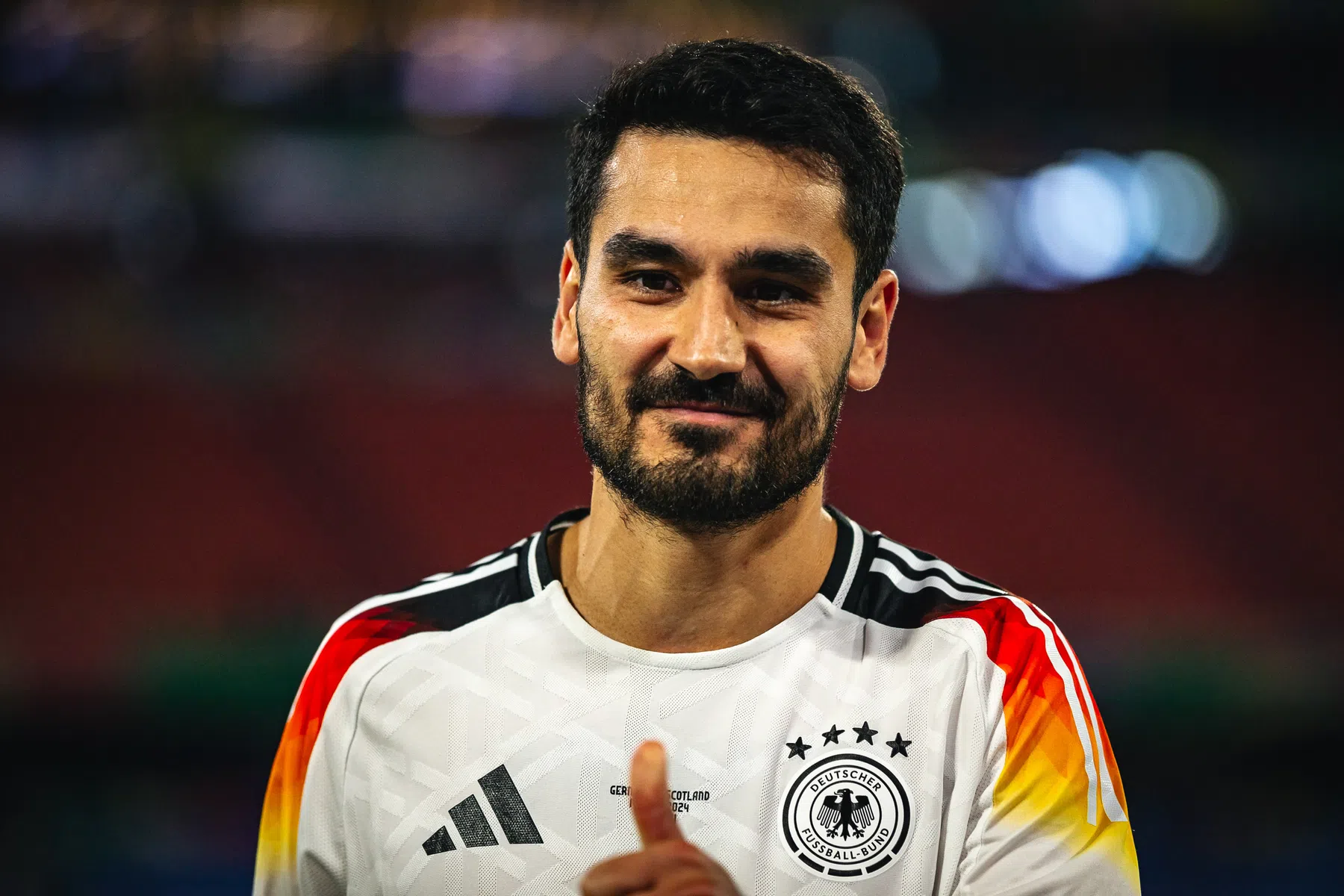 Ideale buurman Gündogan: 'Zou liegen als de kritiek me niet heeft geraakt'