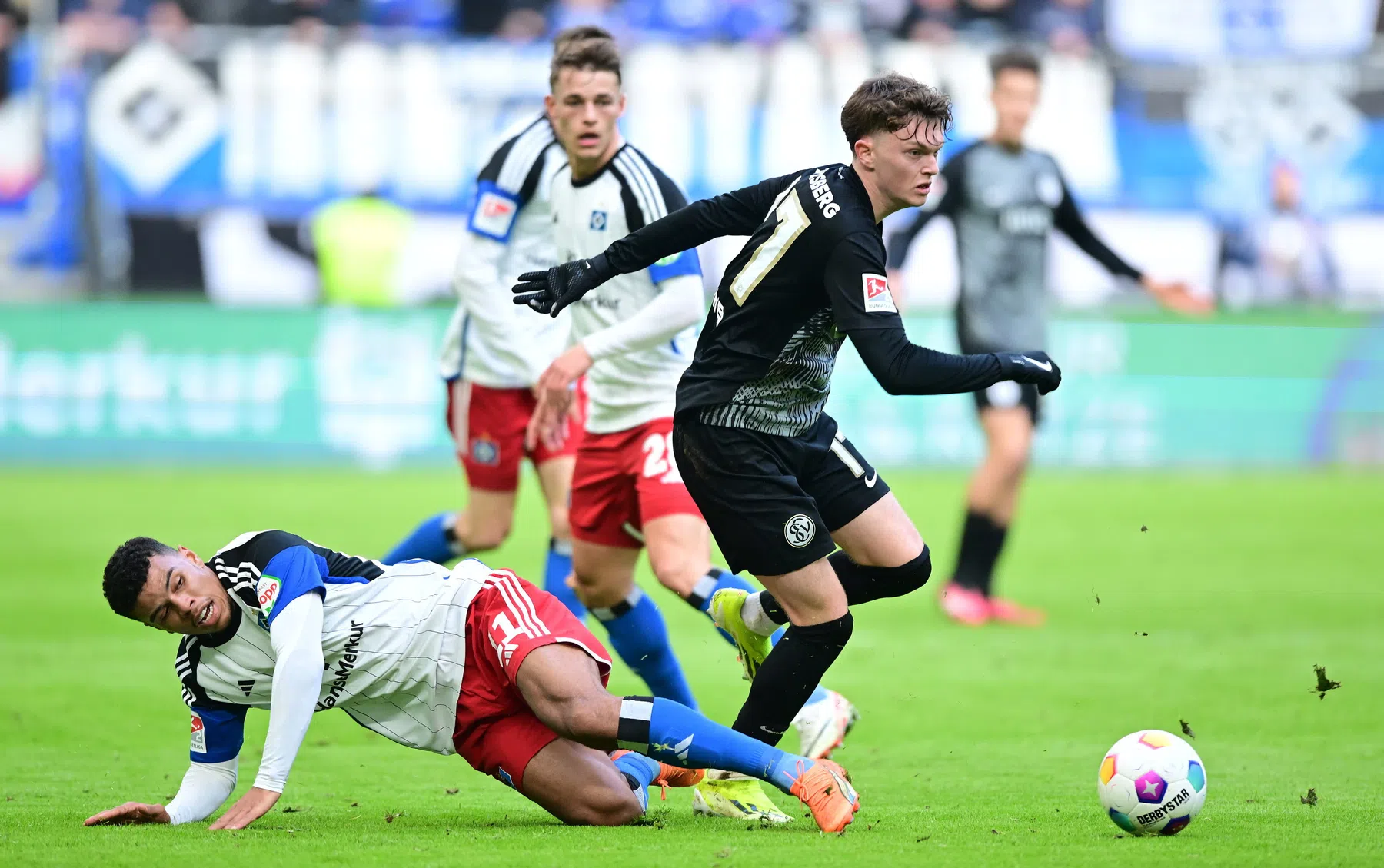 De verfijnde linkspoot die wordt vergeleken met Mesut Özil