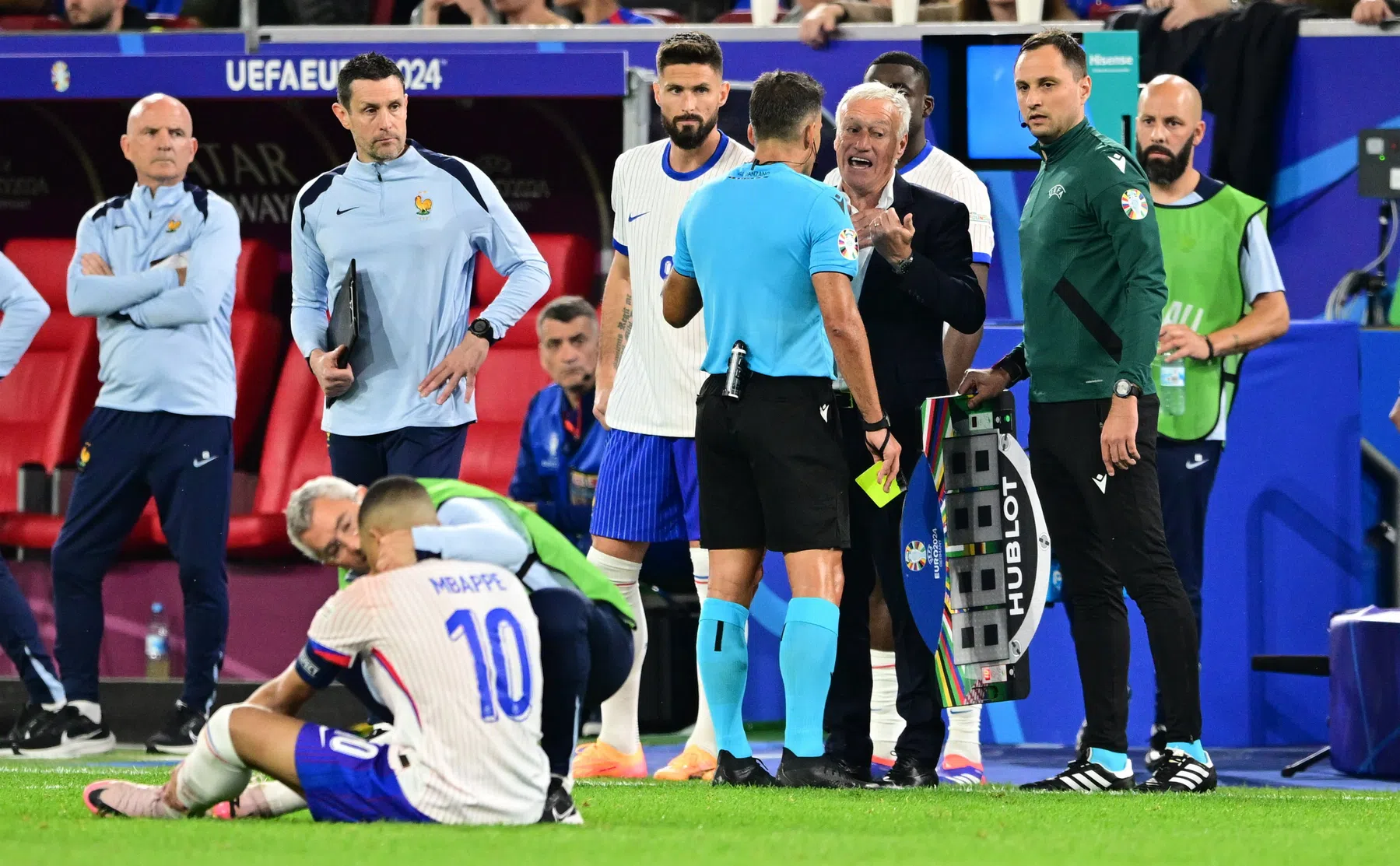 Deschamps geeft update over getroffen Mbappé-neus
