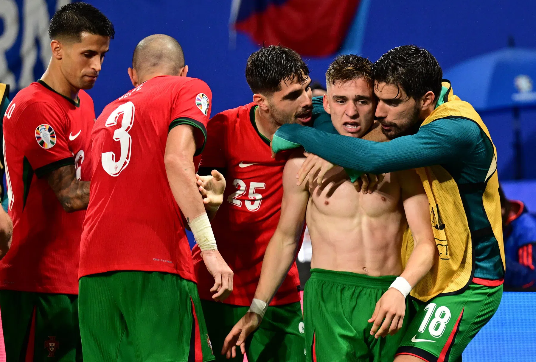 Conceição brengt Portugal late zege op recordavond Ronaldo