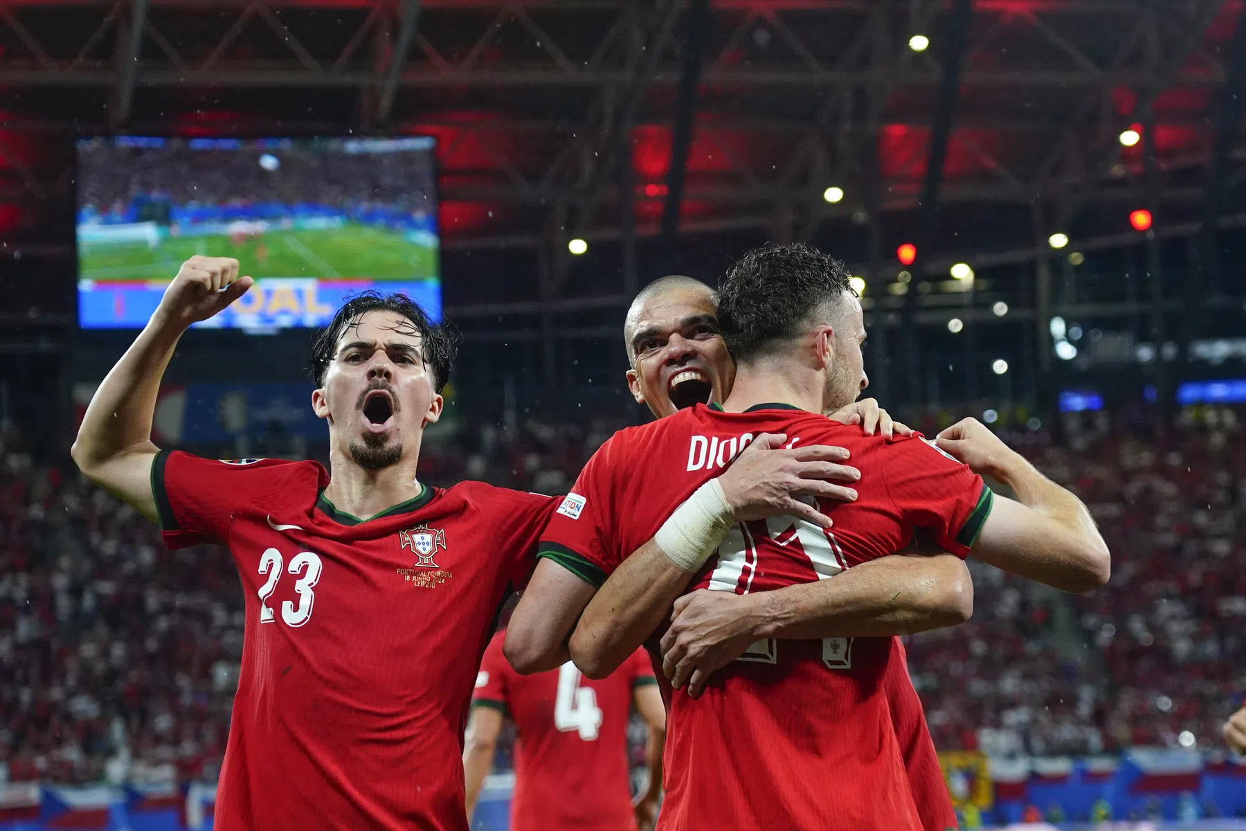 Portugal opent EK in 'speelfilm' en wint dankzij 'oproerkraaier Conceição'