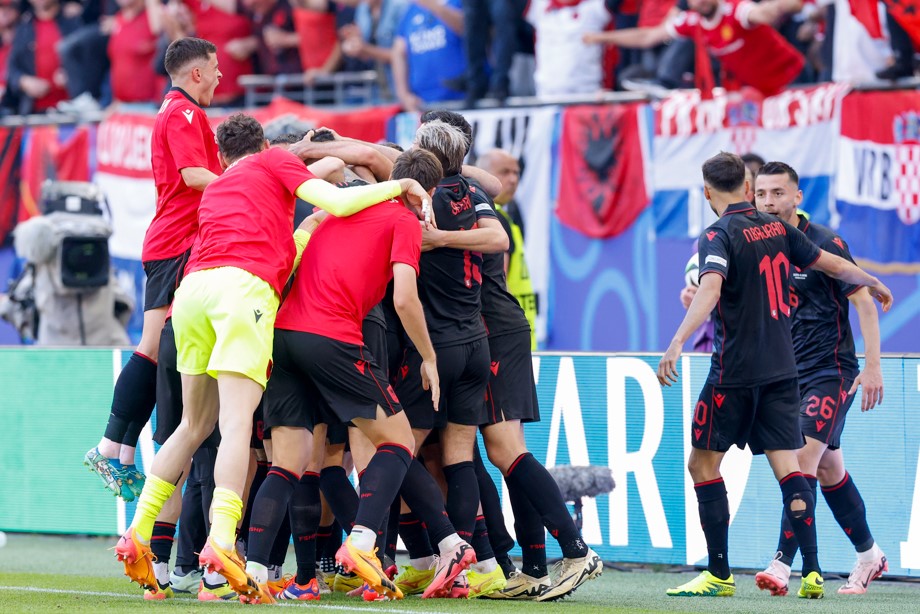 Dapper Albanië knokt zich in meeslepend gevecht naast Kroatië