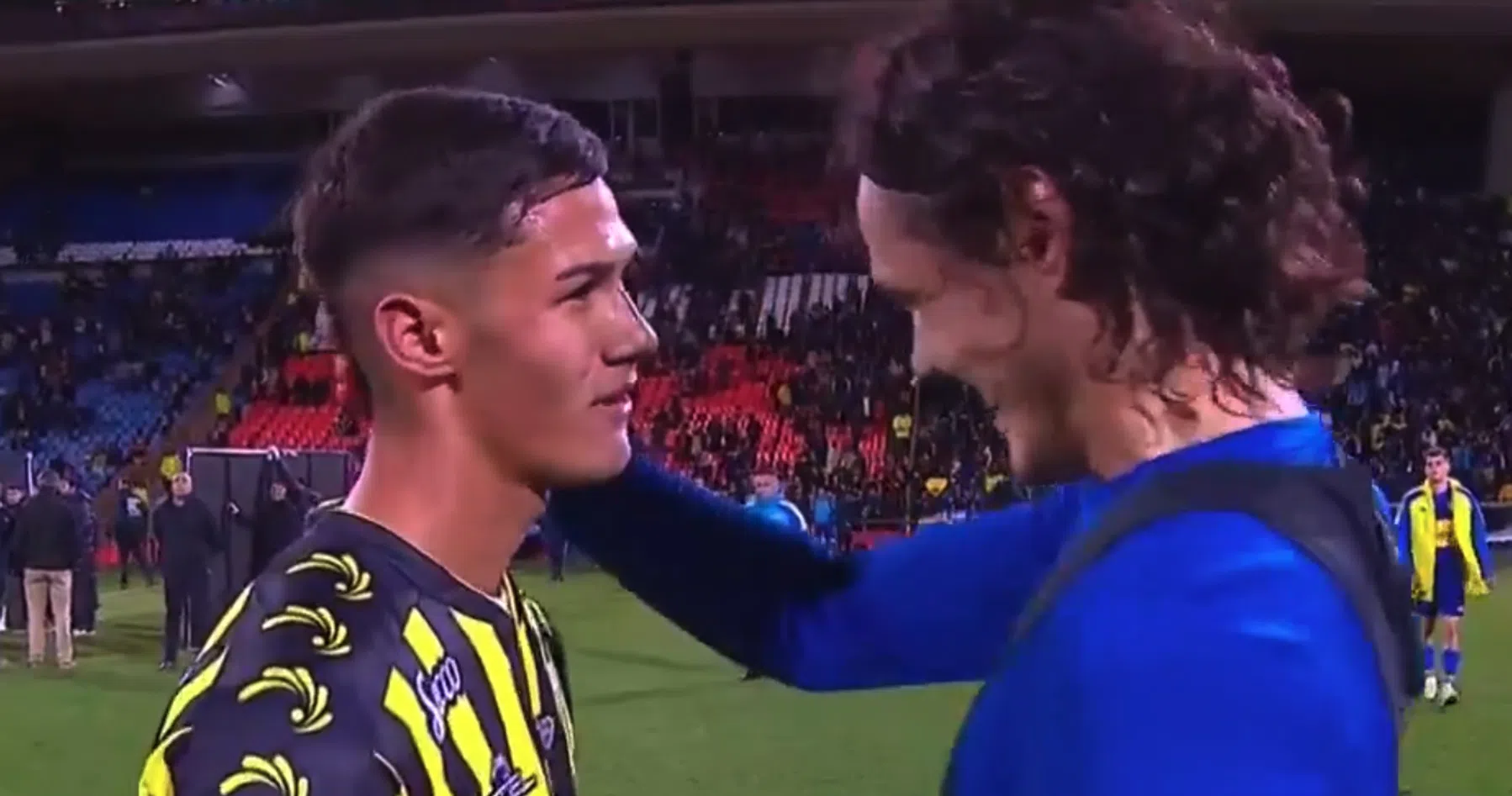 Cavani met lege handen bij shirtruil met debuterende tiener