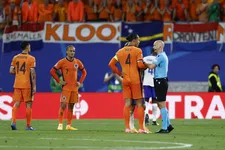 Thumbnail for article: Oranje-goal Simons tegen Fransen terecht afgekeurd