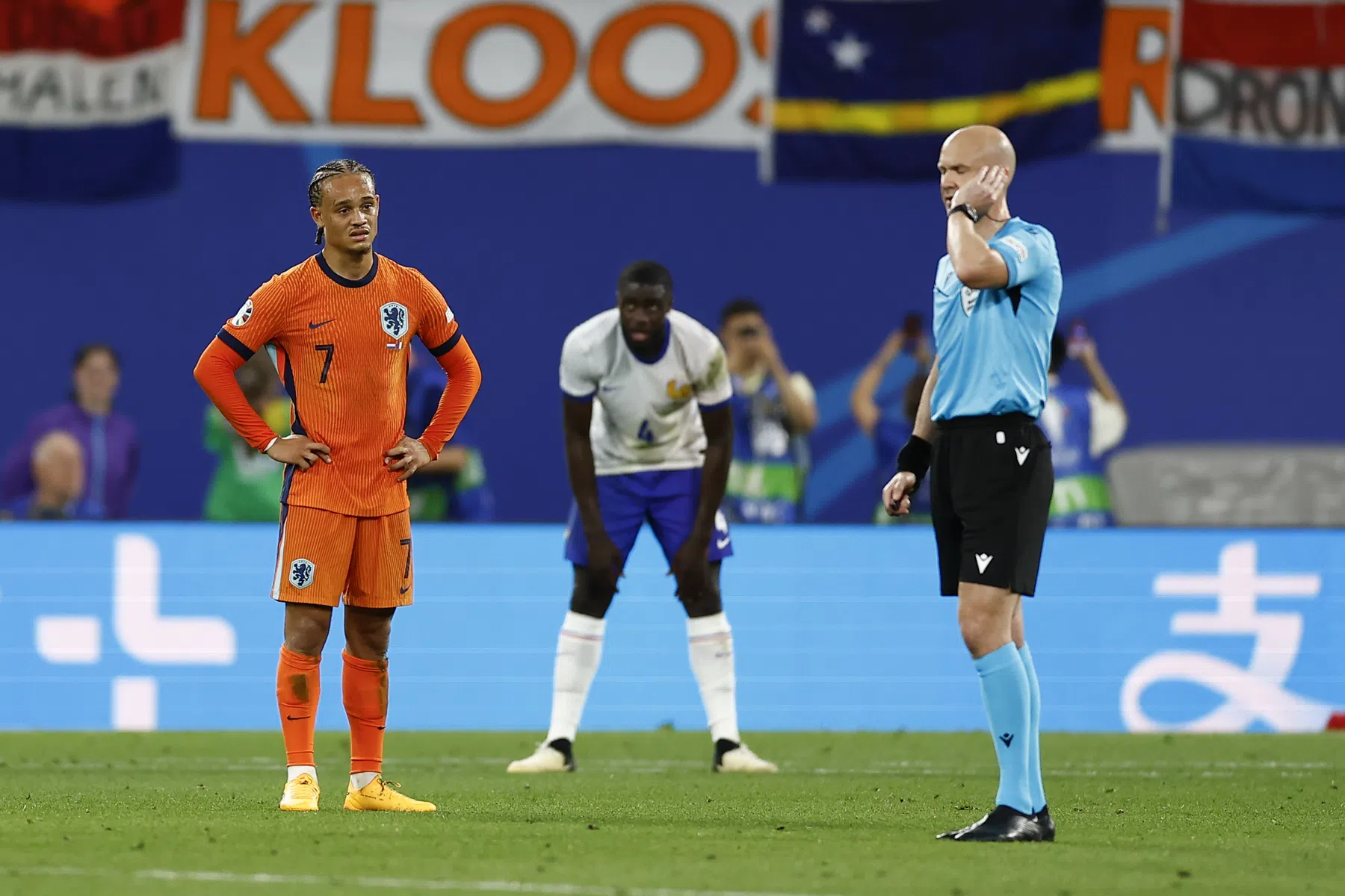 Oranje houdt in intens gevecht stand tegen Frankrijk en is bijna door