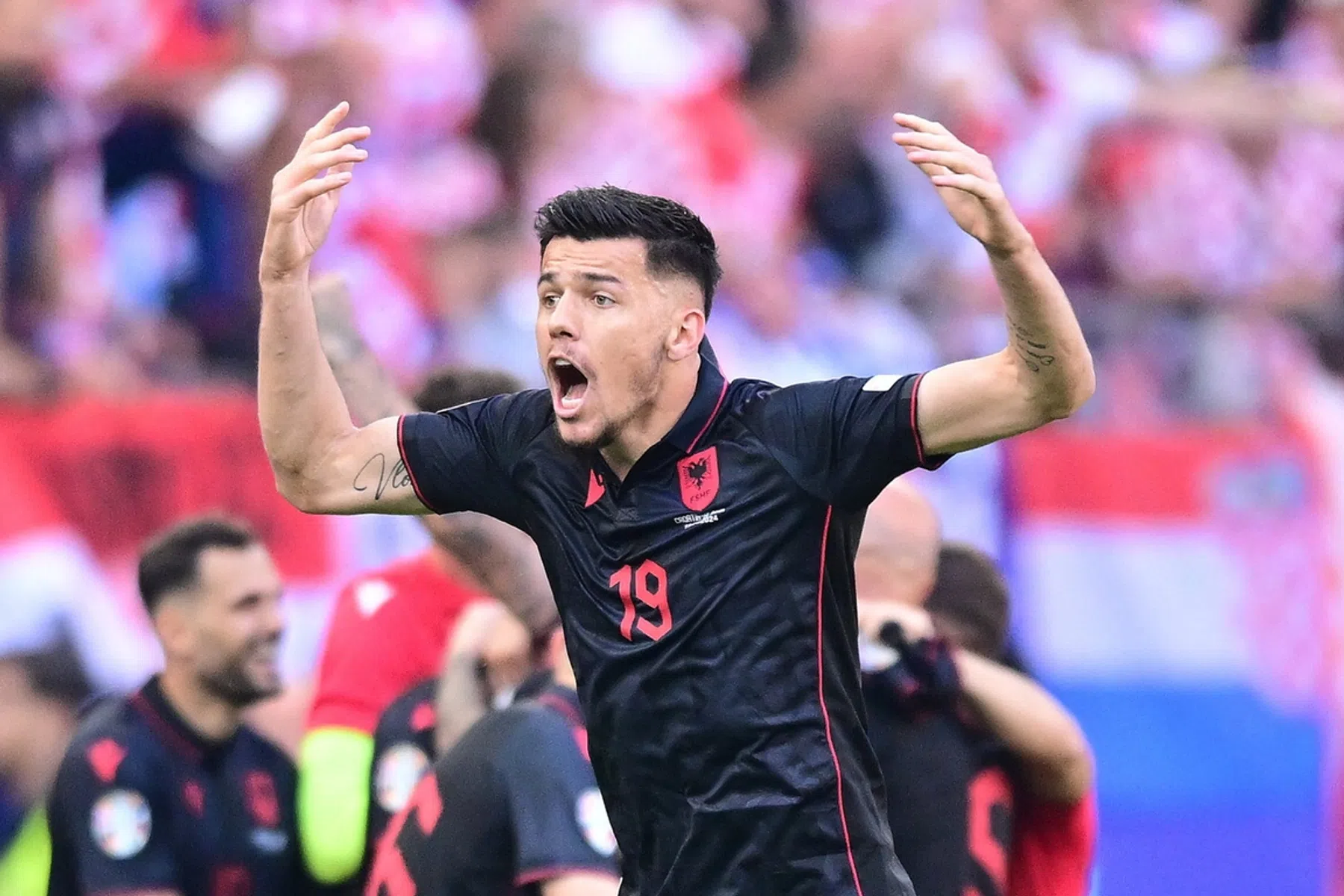 Albanië-speler komt met excuses na spreekkoren