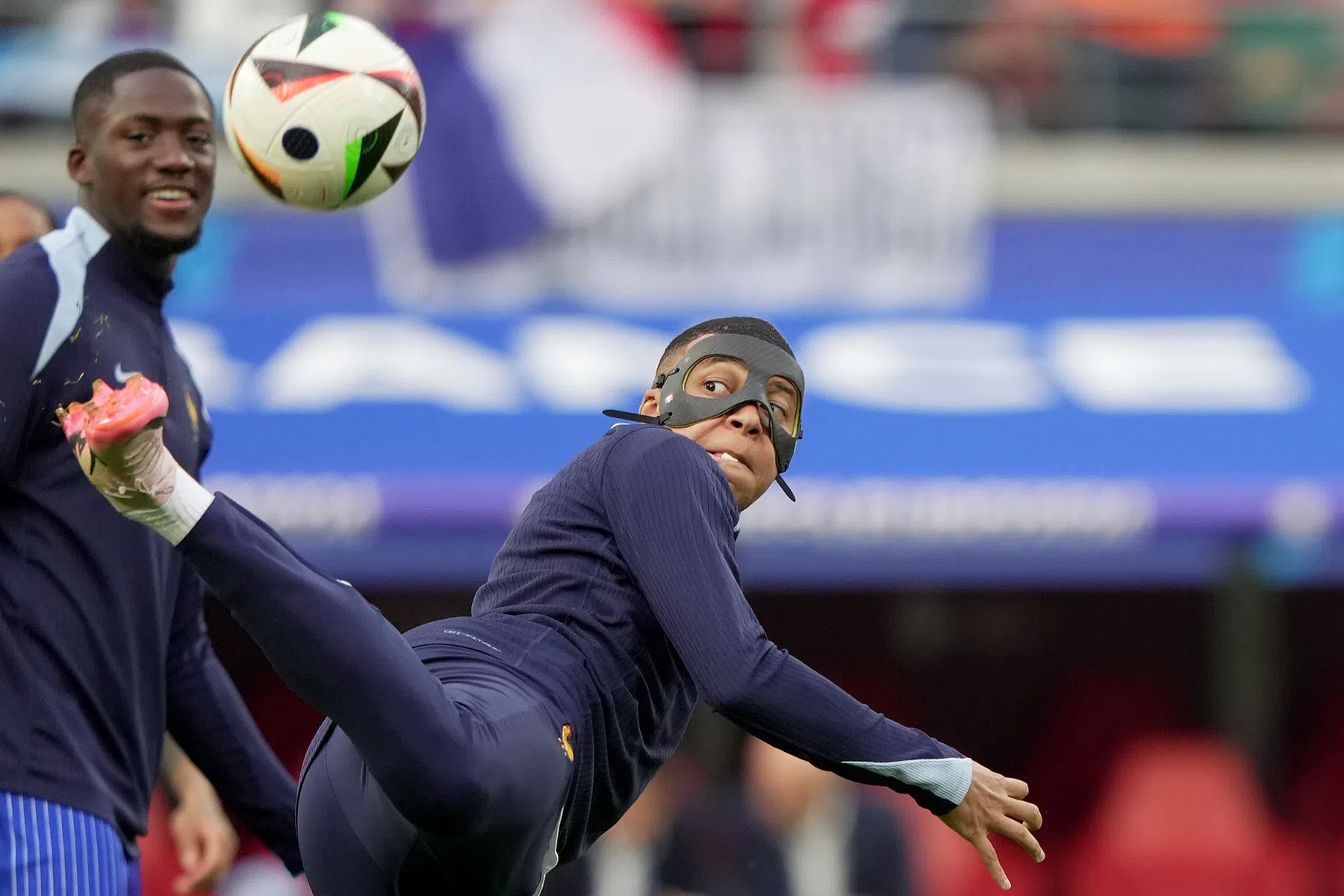 'Mbappé maakt opwachting in oefenpotje tegen Duitse beloften'