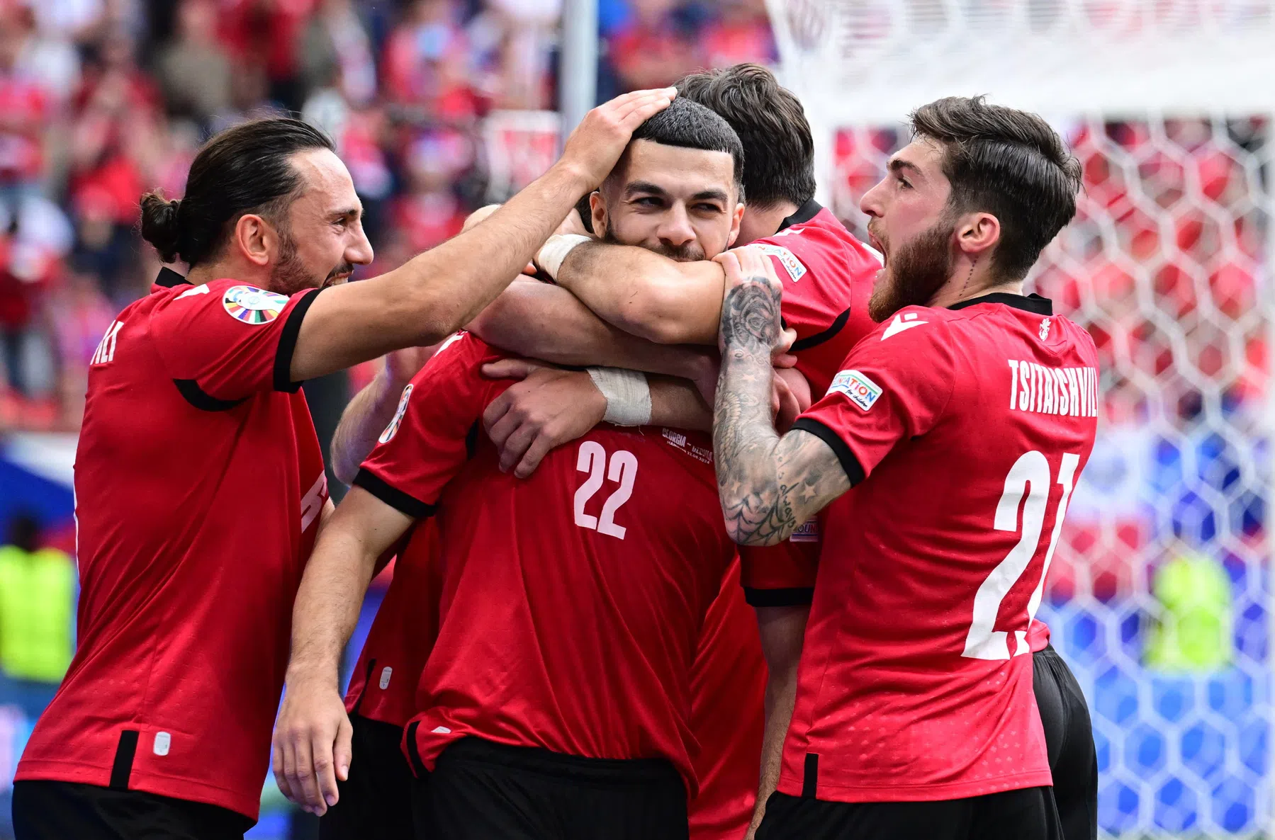 Mikautadze scoort opnieuw en treedt in voetsporen van Müller en Stoichkov