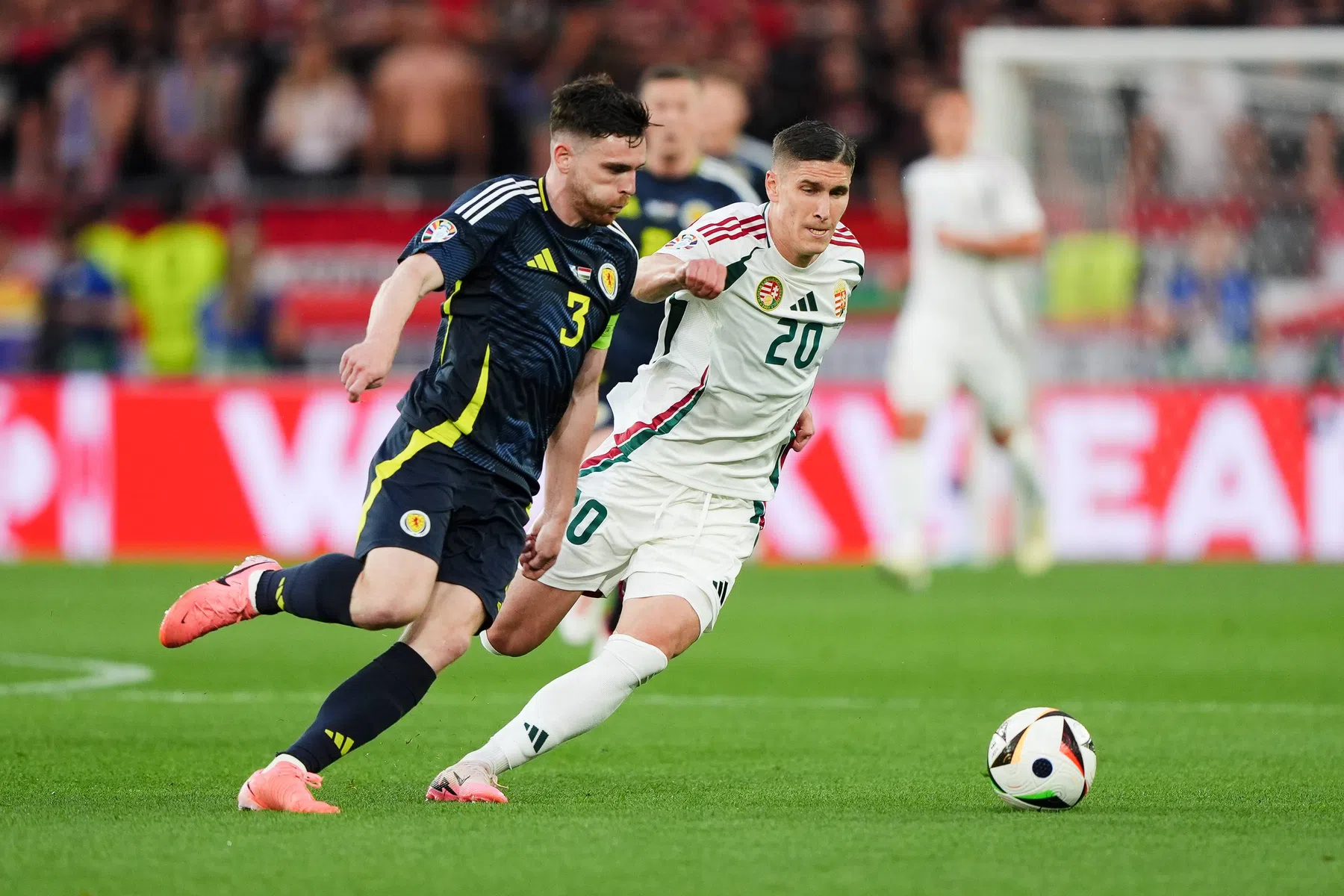 Hongarije scoort in honderdste minuut en dompelt Schotten in rouw