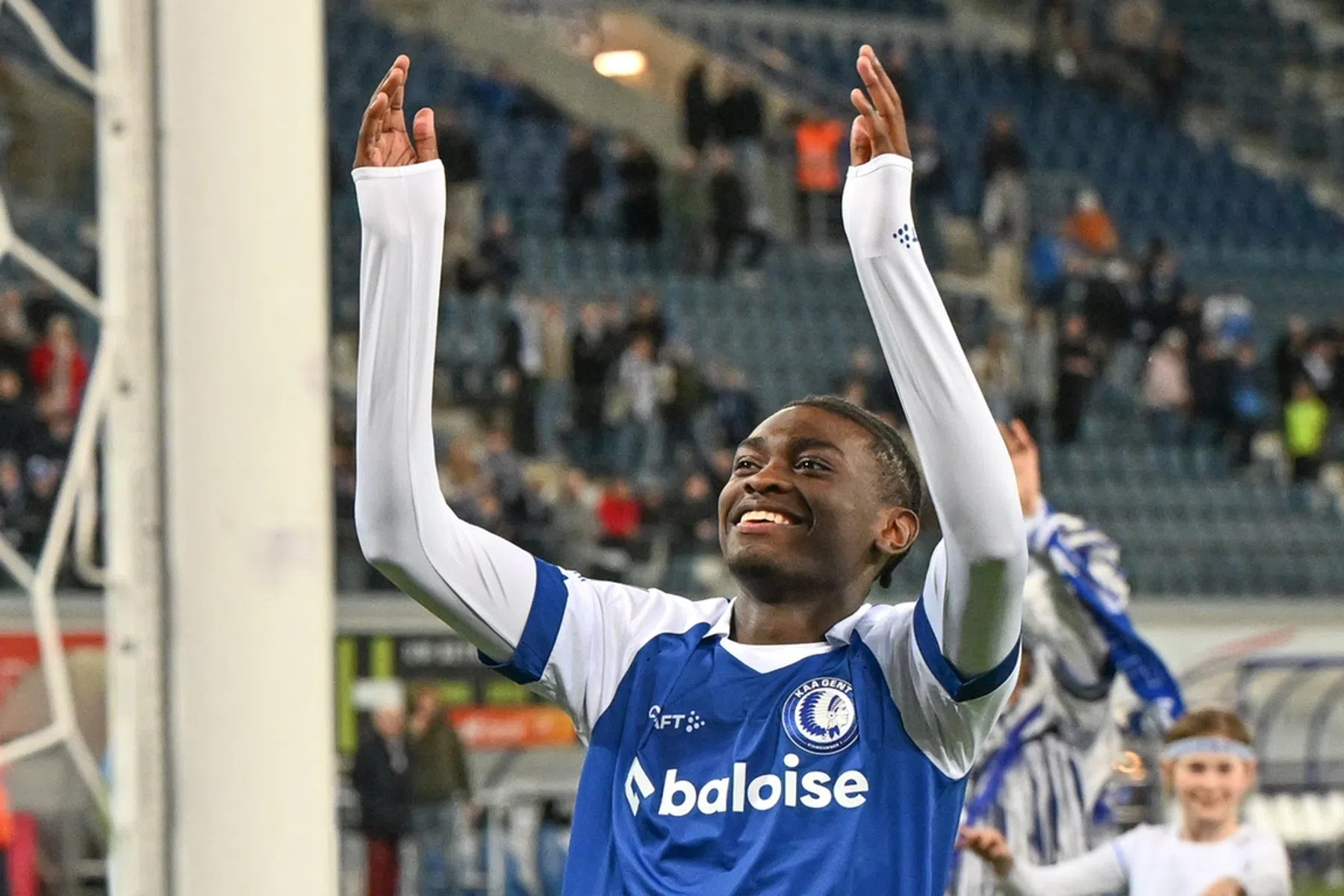 Ajax wint strijd om Mokio