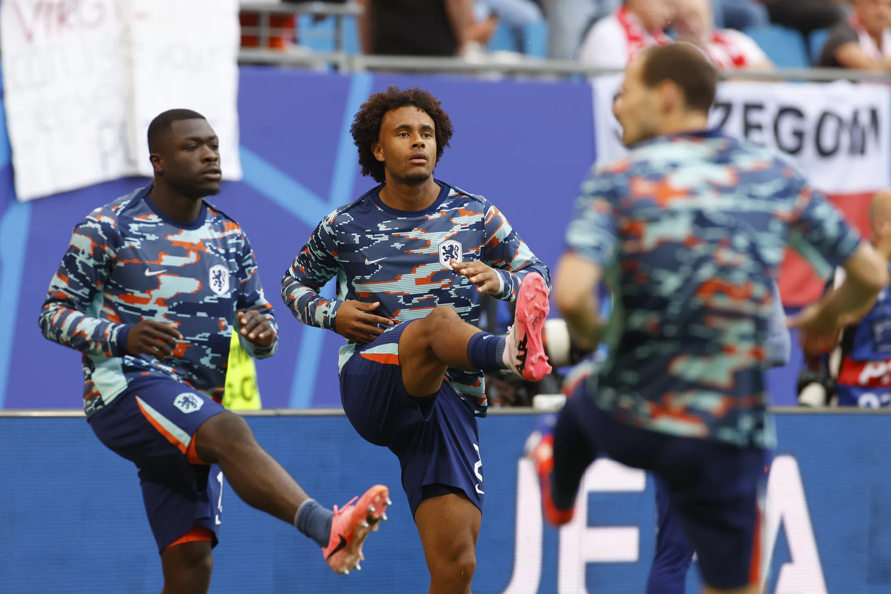 Zieke Zirkzee is apart van de groep naar Berlijn gereisd